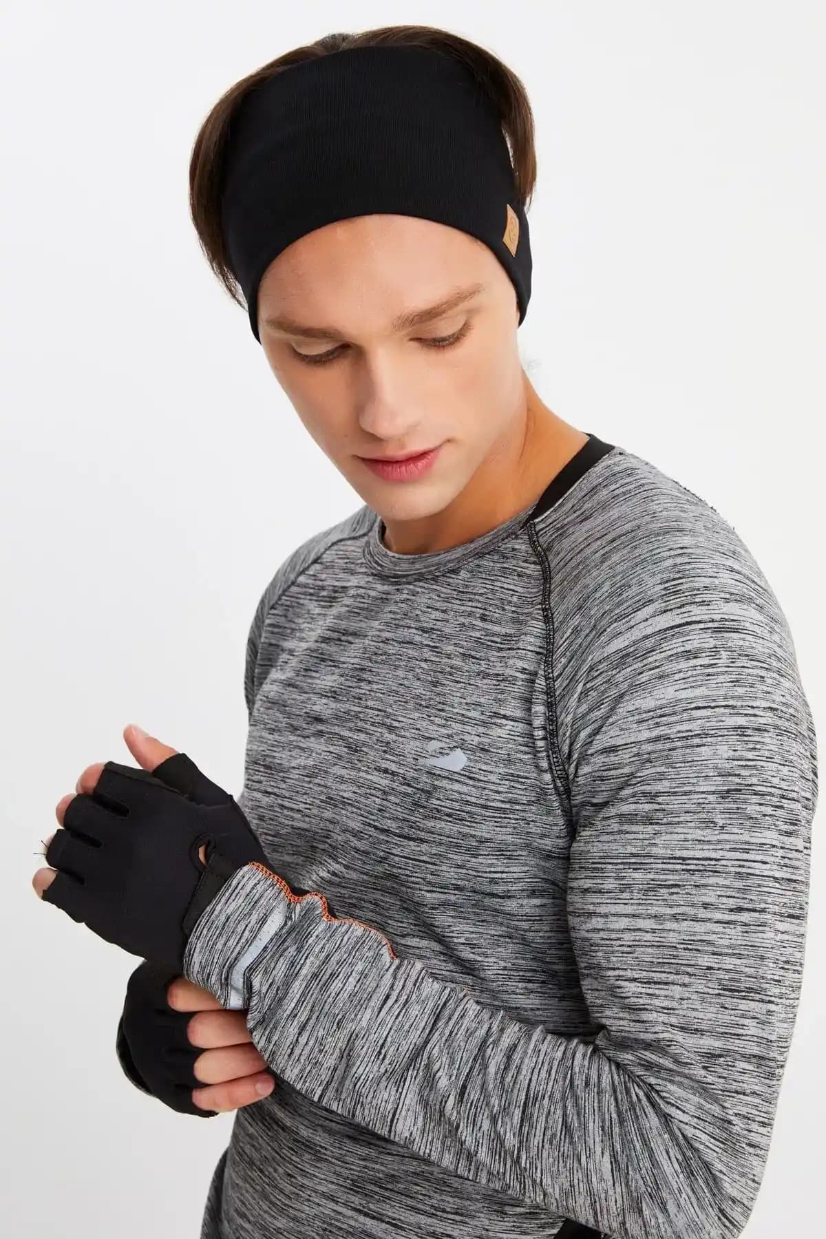 Spor Tarz Erkekler İçin Bandana ve Saç Bandı Kullanımı: Stil ve Fonksiyonellik