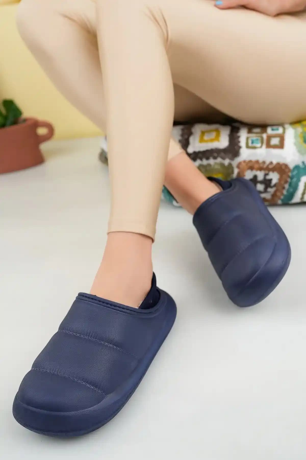 Unisex Ev Terliği Seçerken Dikkat Edilmesi Gerekenler ve Popüler Modeller