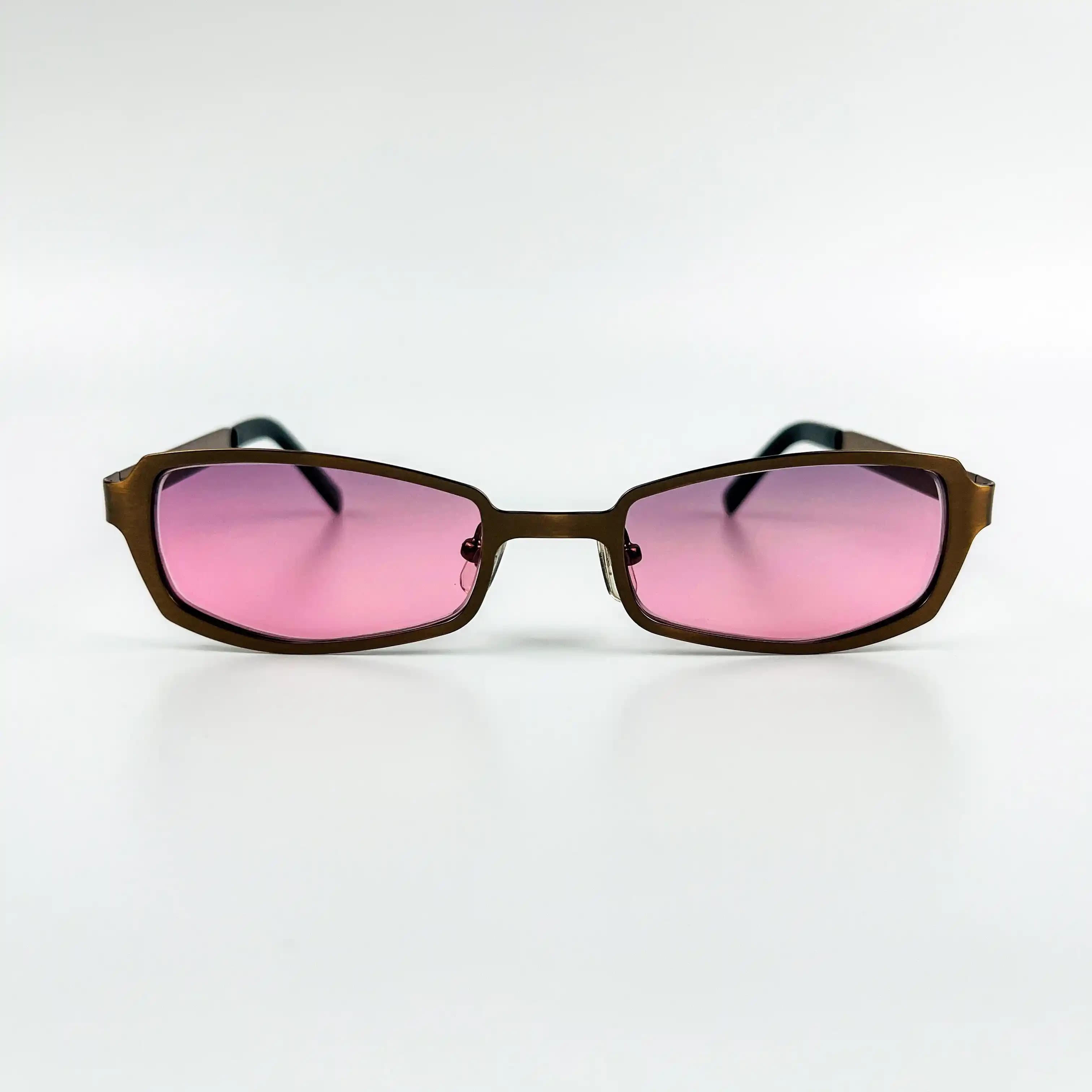 Vintage Güneş Gözlükleri: Moda ve Fonksiyonelliğin Buluştuğu Özgün Tasarımlar