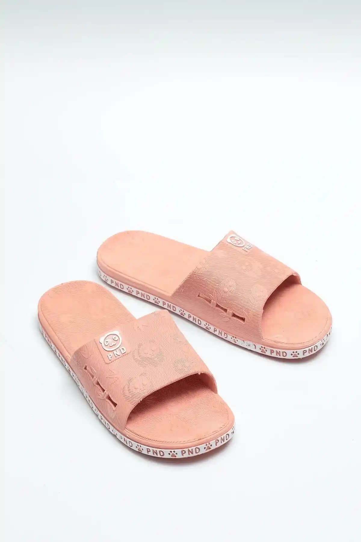 Yazlık Kaydırmaz Taban Terlikleri Güvenlik ve Konforu Bir Arada Sunar