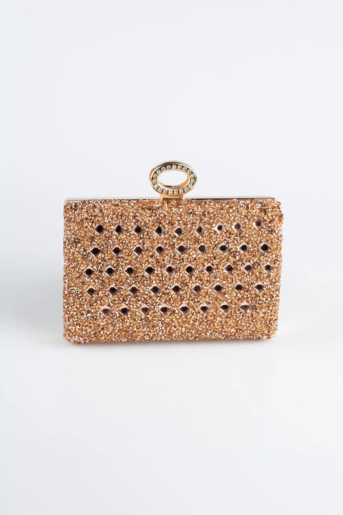 Abiye Çantalar: Gece Şıklığını Tamamlayan Zarif ve Kullanışlı Seçenekler