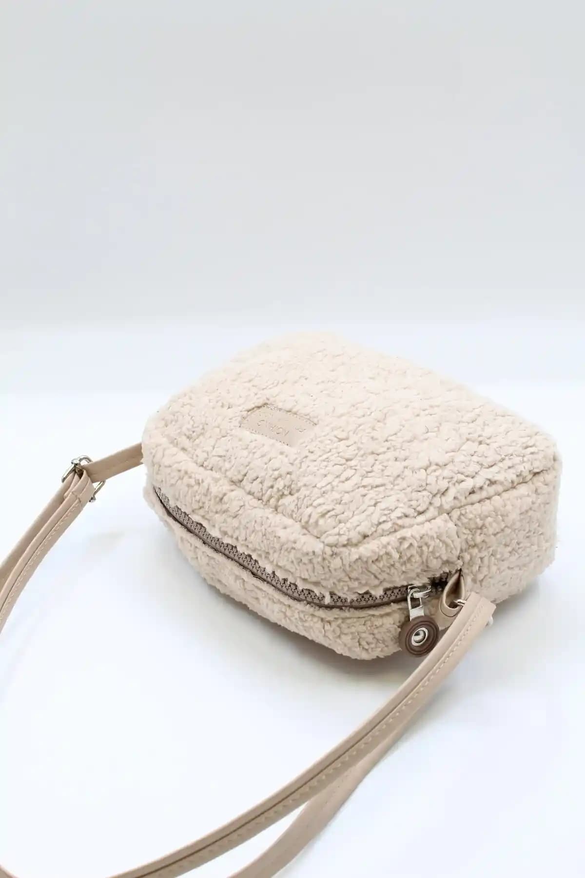 Açık Vizon Renkli Omuz Çantaları: Günlük ve Şık Kullanım İçin En İyi Seçenekler