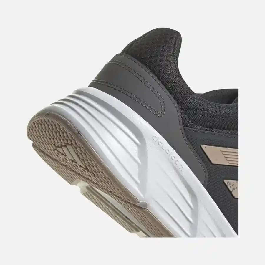 Adidas Galaxy 6 Sürdürülebilir Ayakkabı Tasarımı ve Çevre Dostu Malzeme Kullanımı