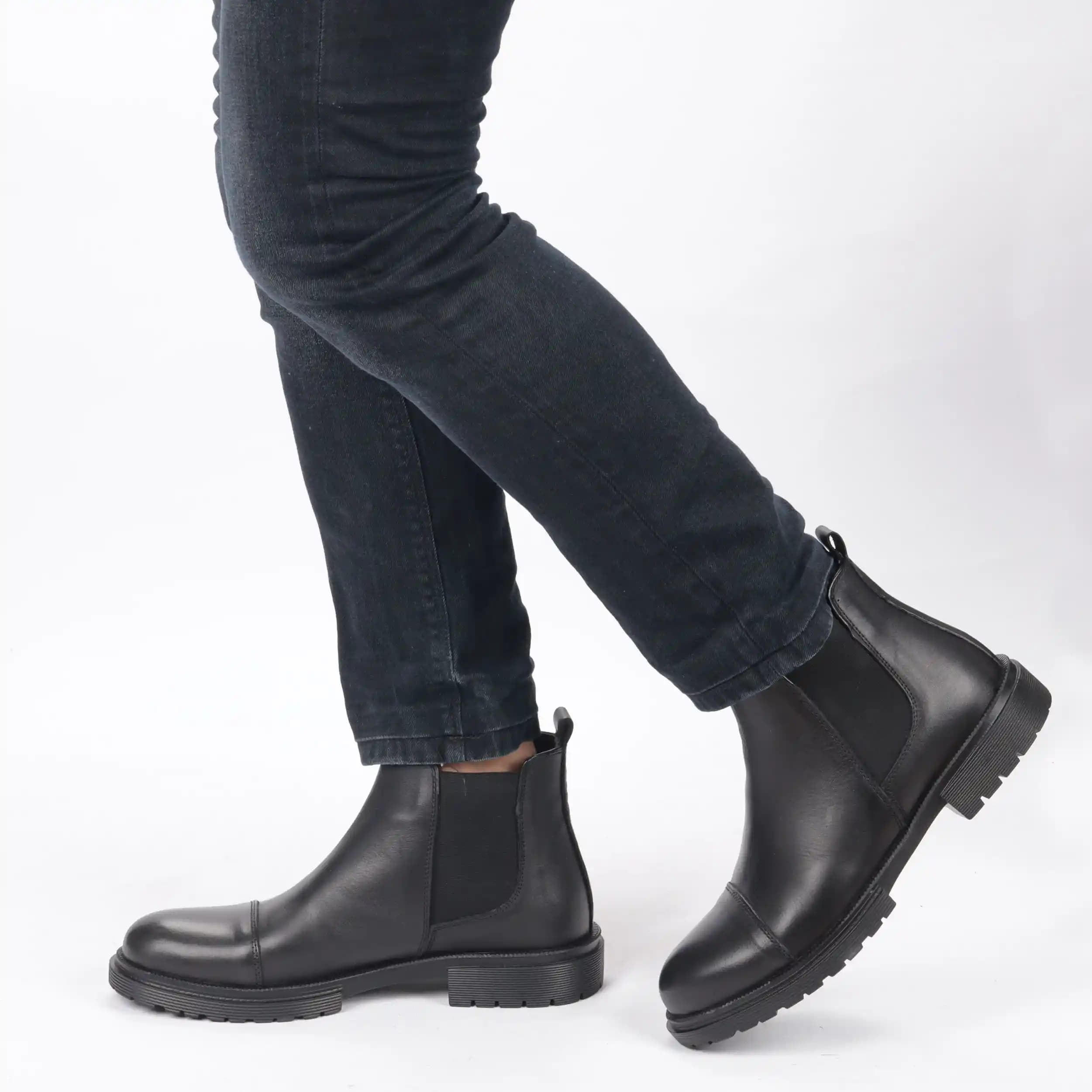 Chelsea Bot Erkekler İçin Dayanıklı ve Şık Tasarımlarla Günlük Kullanım İçin Uygun