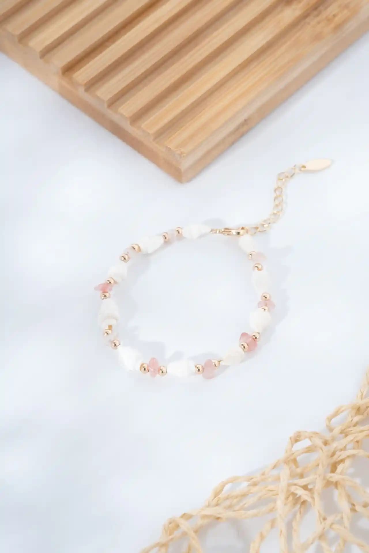 Deniz Kabuklu ve Taşlı Aksesuar Tasarımları: Doğal Malzemelerin Estetikle Buluşması