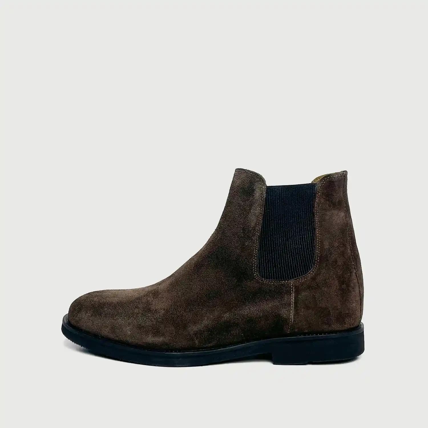 Erkek Chelsea Botlar: Şıklık ve Konforu Bir Arada Sunan Modern Tasarımlar