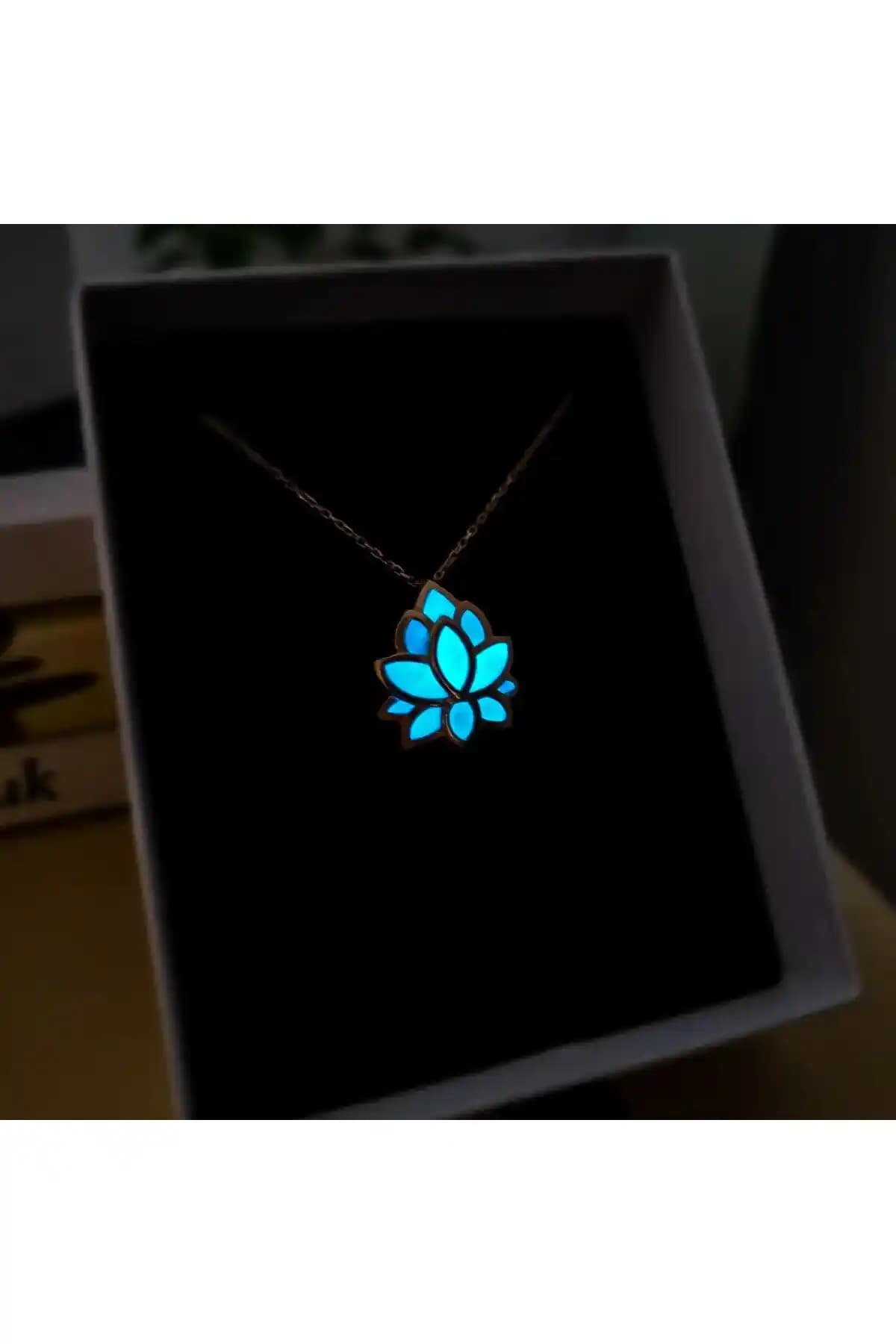 Gece Parlayan Mistik Kolye Aksesuarları: Estetik ve Fonksiyonel Gece Takıları