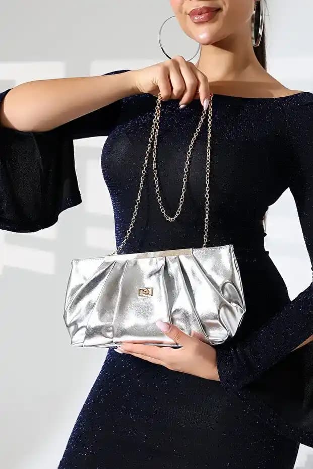 Gece Şıklığını Tamamlayan Portföy Çanta Seçim İpuçları ve Trendler