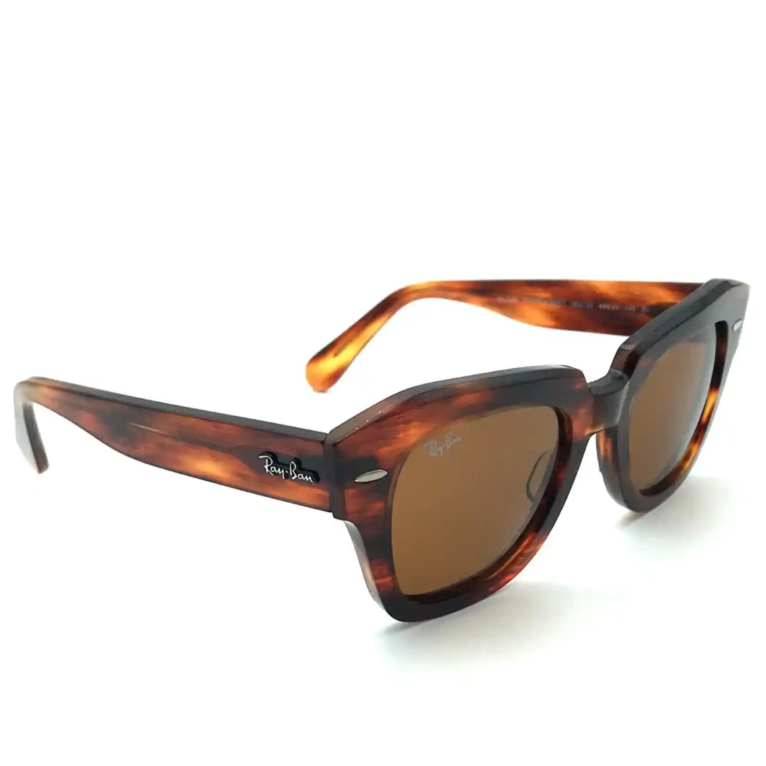 Güneş Gözlükleri ve Kadın Modelleri: Özellikler, Tasarımlar ve Kullanım Alanları