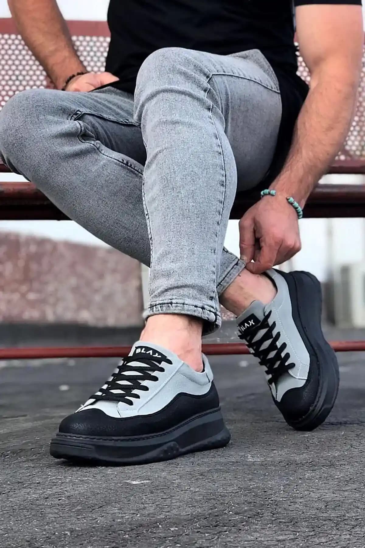 Günlük Şıklık ve Rahatlık Sunan Spor Ayakkabılar: Modanın Vazgeçilmez Parçası