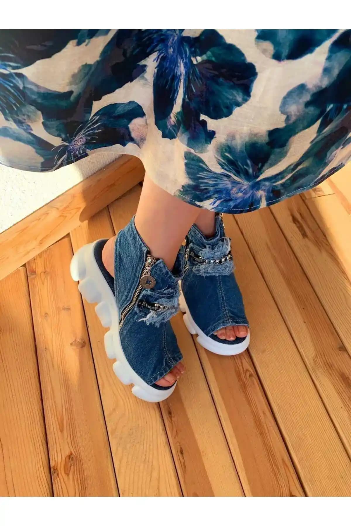 Günümüz Trendleri ve Özellikleriyle Konfor ve Şıklık Sunan Spor Sandaletler