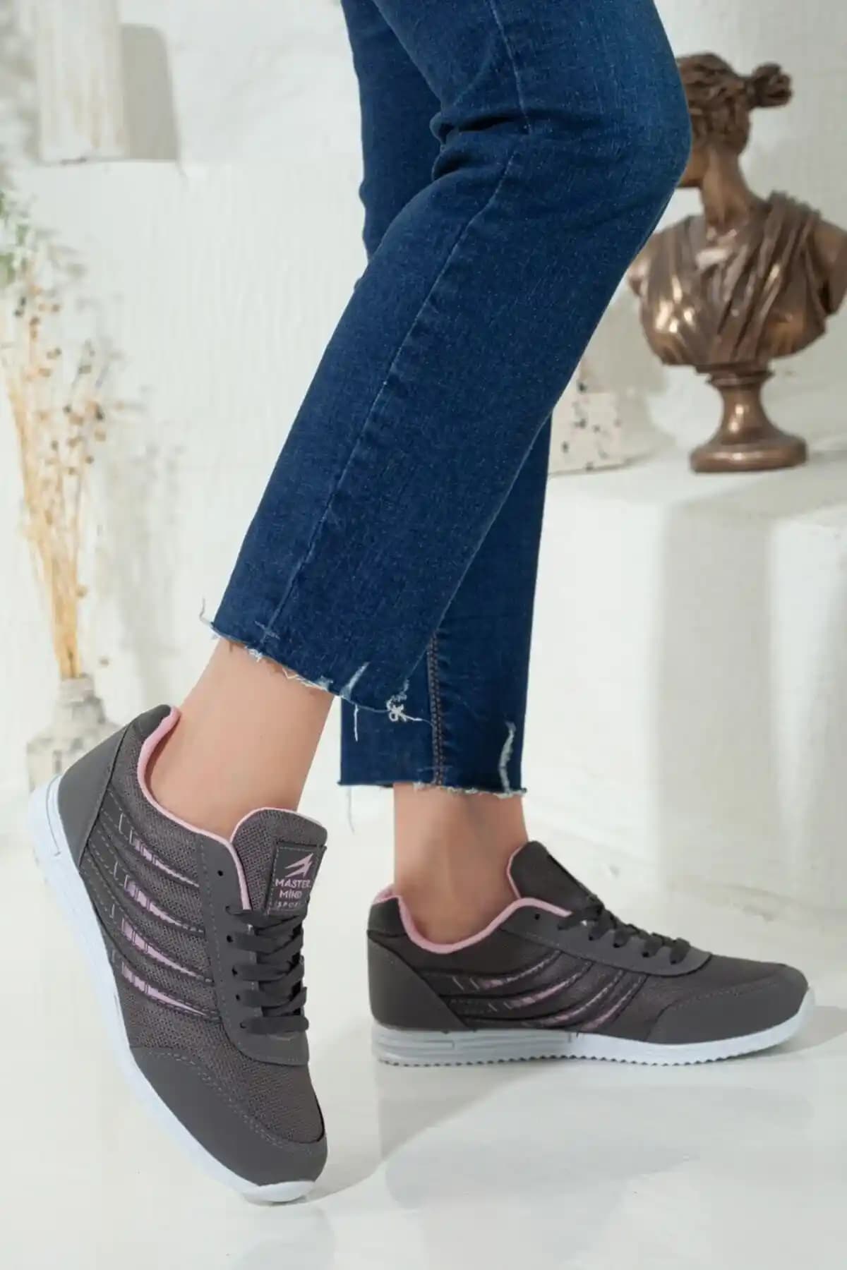 Günümüz Trendlerine Uygun Şık ve Konforlu Spor Ayakkabıları Seçerken Dikkat Edilmesi Gerekenler