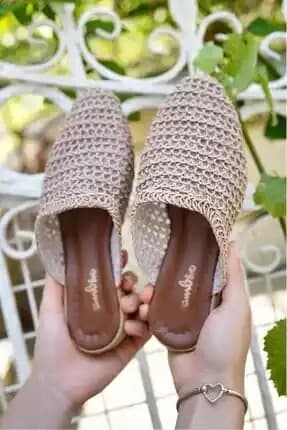 Hasırlı Terlik Modelleri: Yaz Aylarında Şıklık ve Konfor Sağlayan Doğal Terlikler