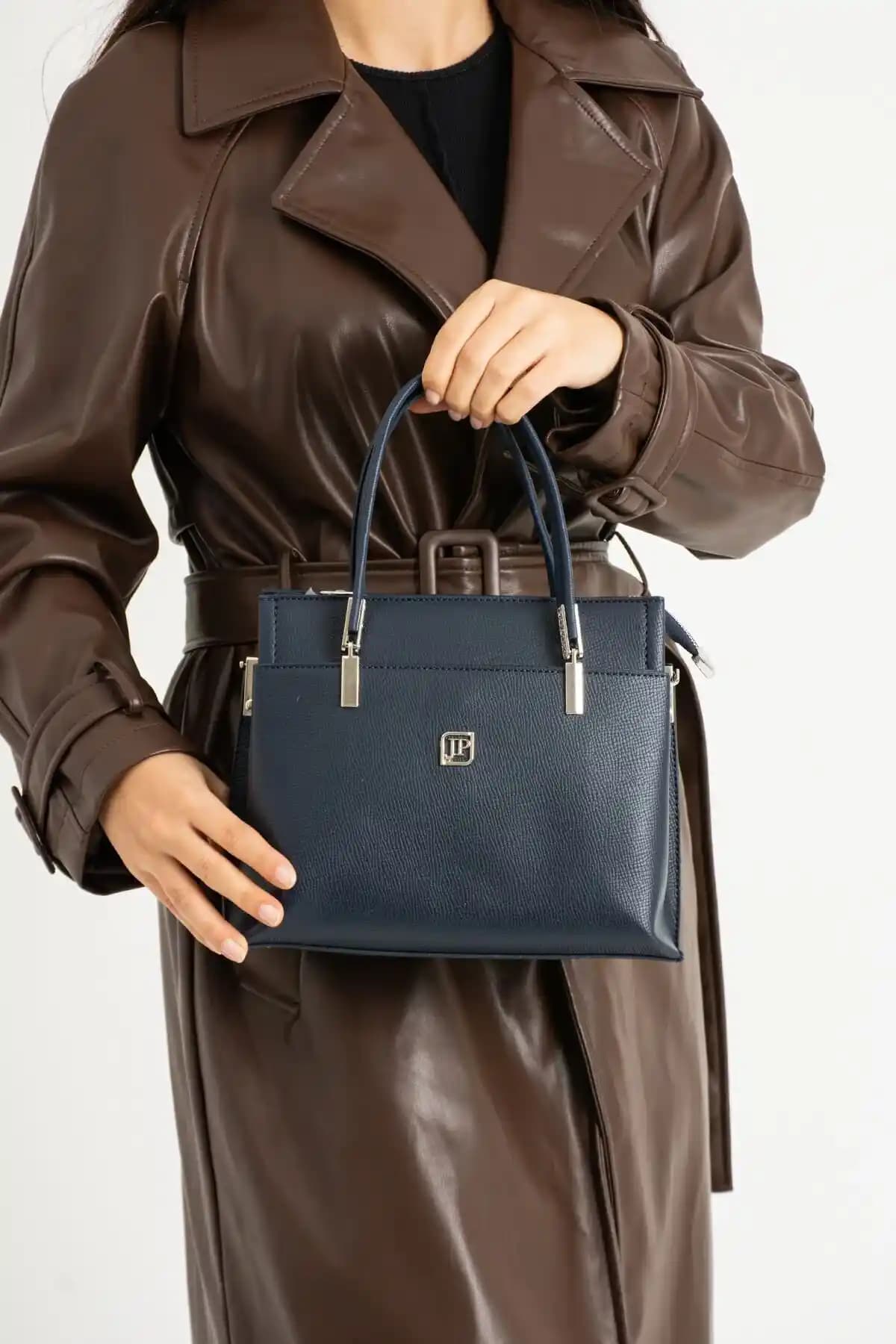 Kadın Aksesuarlarında Stil ve Kalitenin Güncel Yansımaları ve Trendler