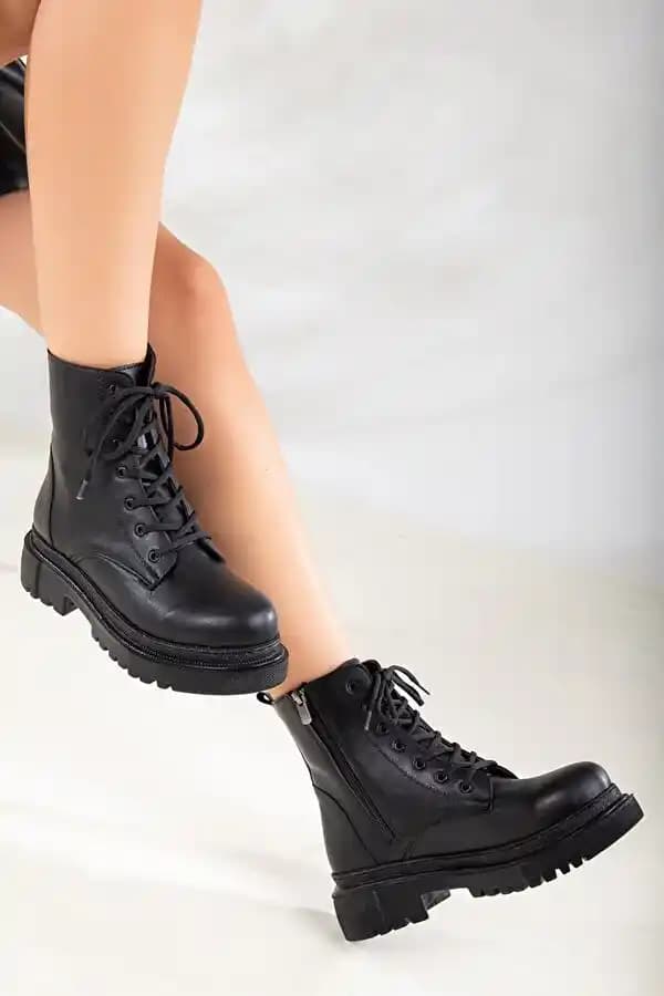 Kadın Bot Modellerinin Performans Özellikleri ve Kullanım Kriterleri Analizi