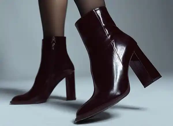 Kadın Bot Tasarımları: Şıklık ve Teknolojinin Modern Buluşması