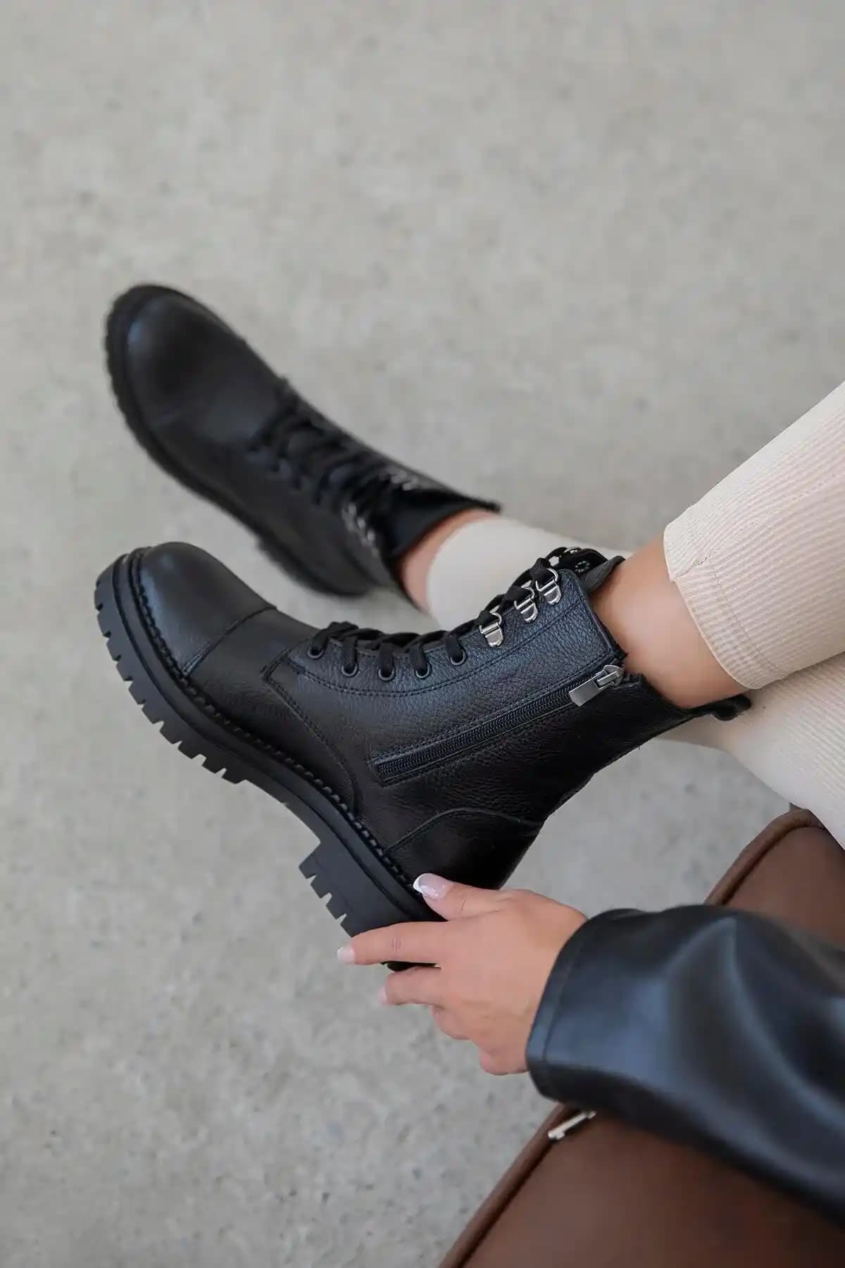 Kadın Botlarında Konfor ve Dayanıklılık: Straswans Seçenekleri ve Özellikleri