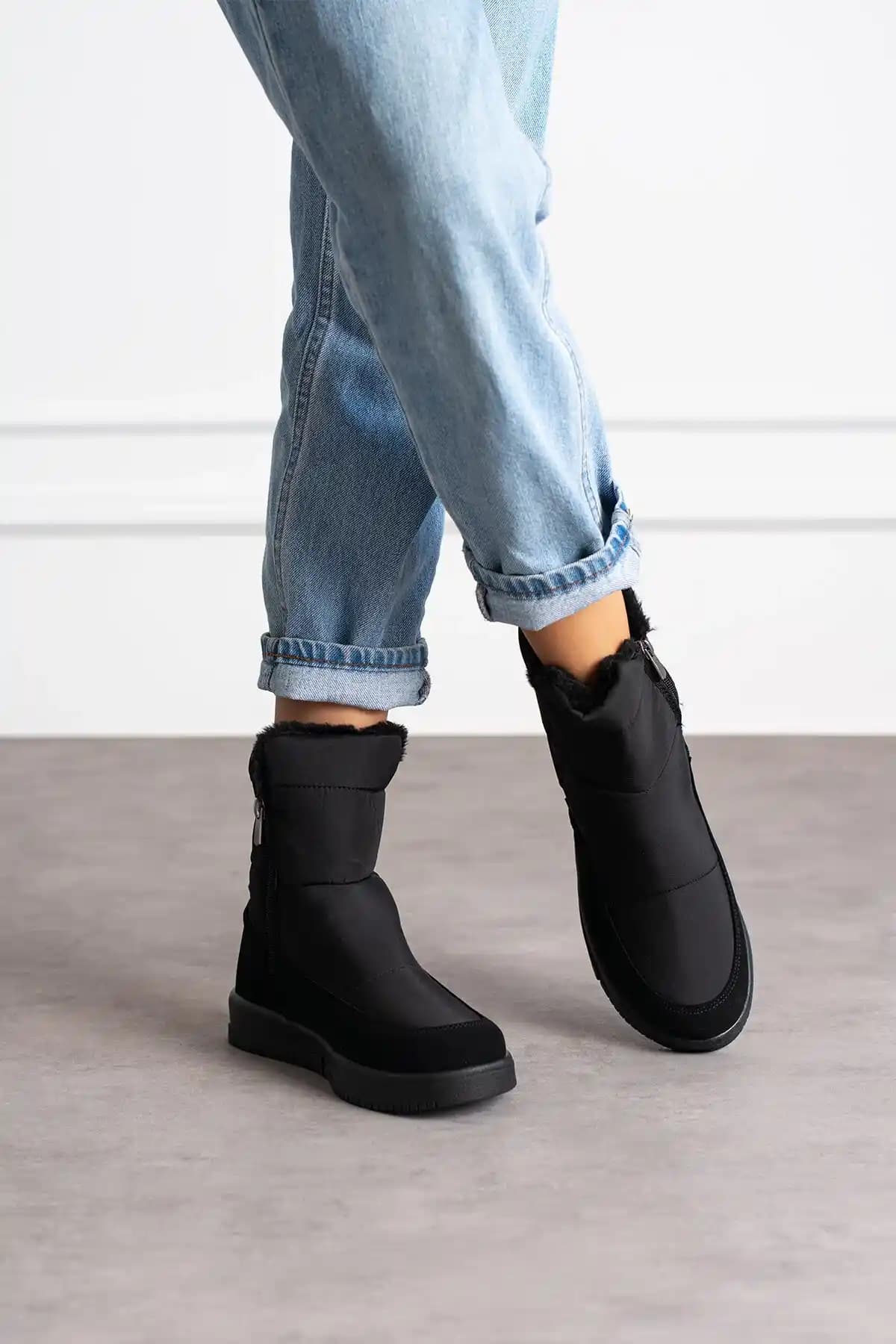 Kadın Botlarında Konfor ve Güncel Trendler: Tasarım ve Malzeme Özellikleri