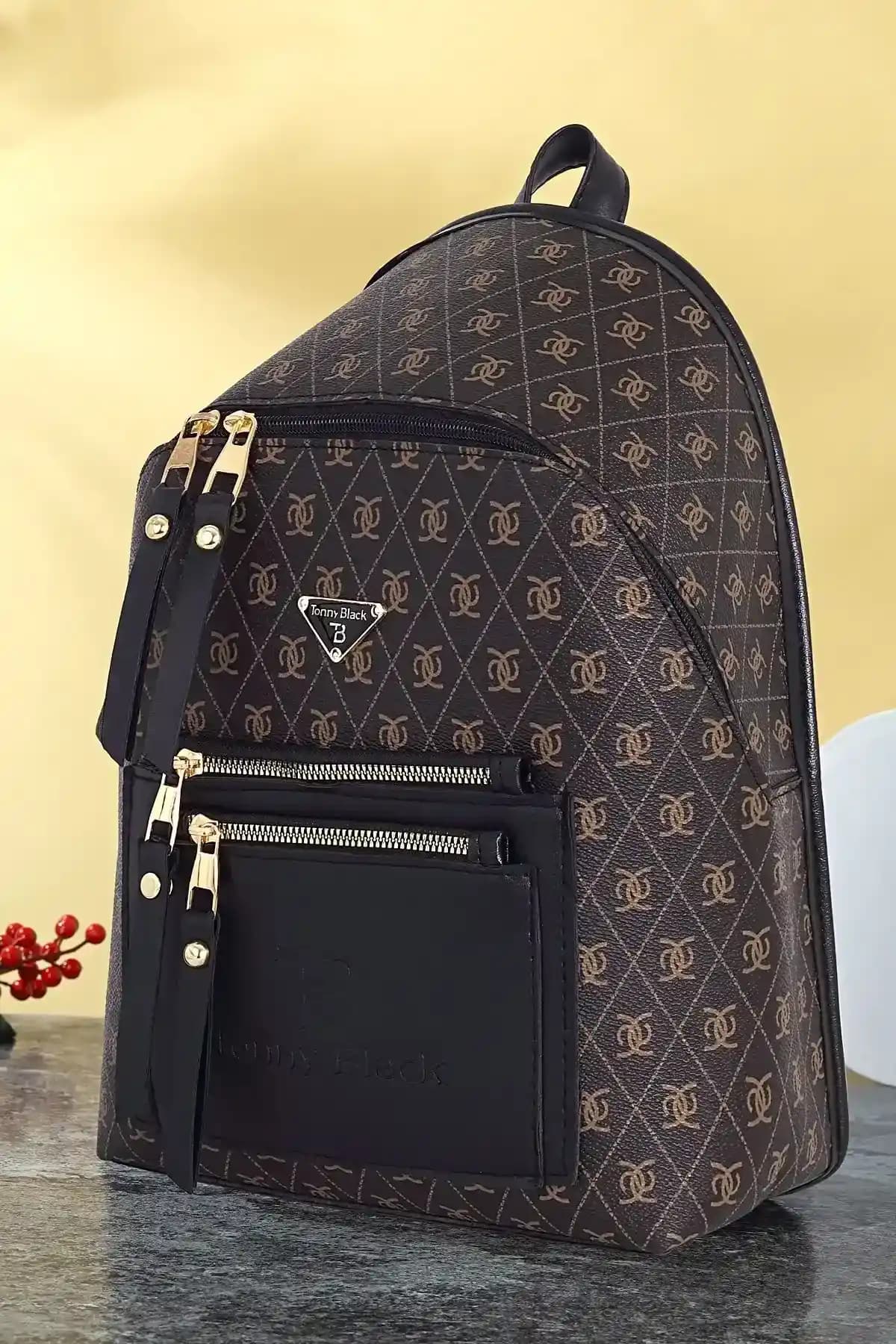 Kadın Çantalarında Kullanışlılık ve Modeller: Günlük Hayatta Pratik Çözüm Önerileri