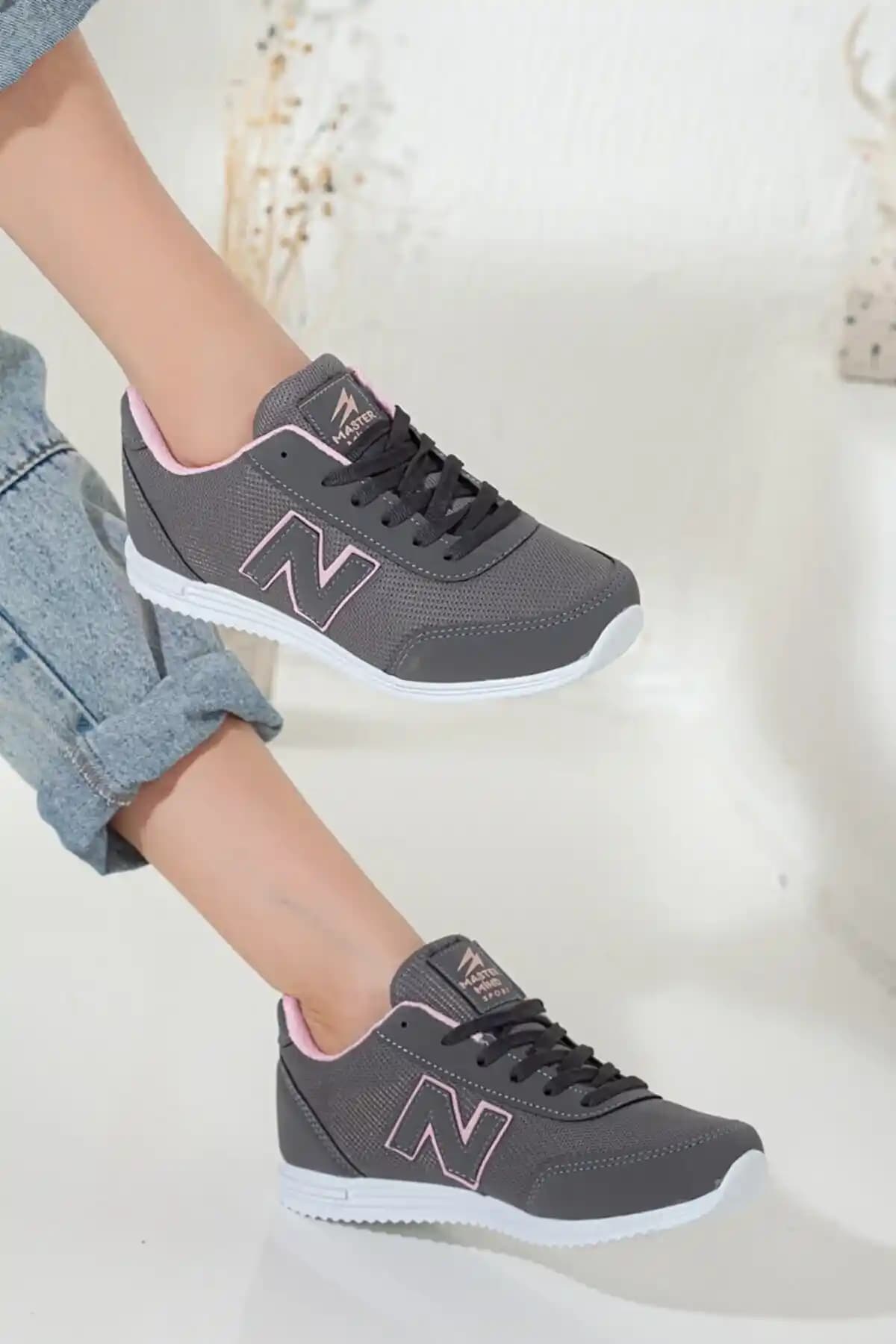 Kadın Casual Spor Ayakkabıları: Konfor ve Şıklığın Mükemmel Birleşimi