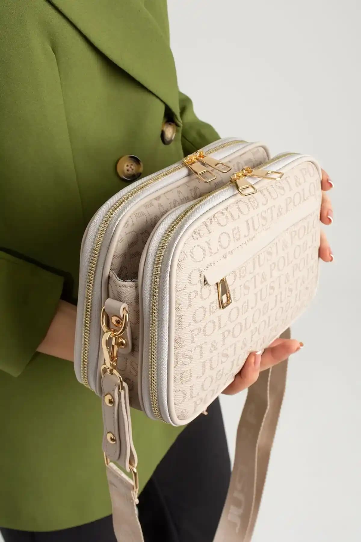 Kadın Gücü Temalı Kutlama Çantaları ve Aksesuarları: Elektronik ve Gadget Trendleri 2023