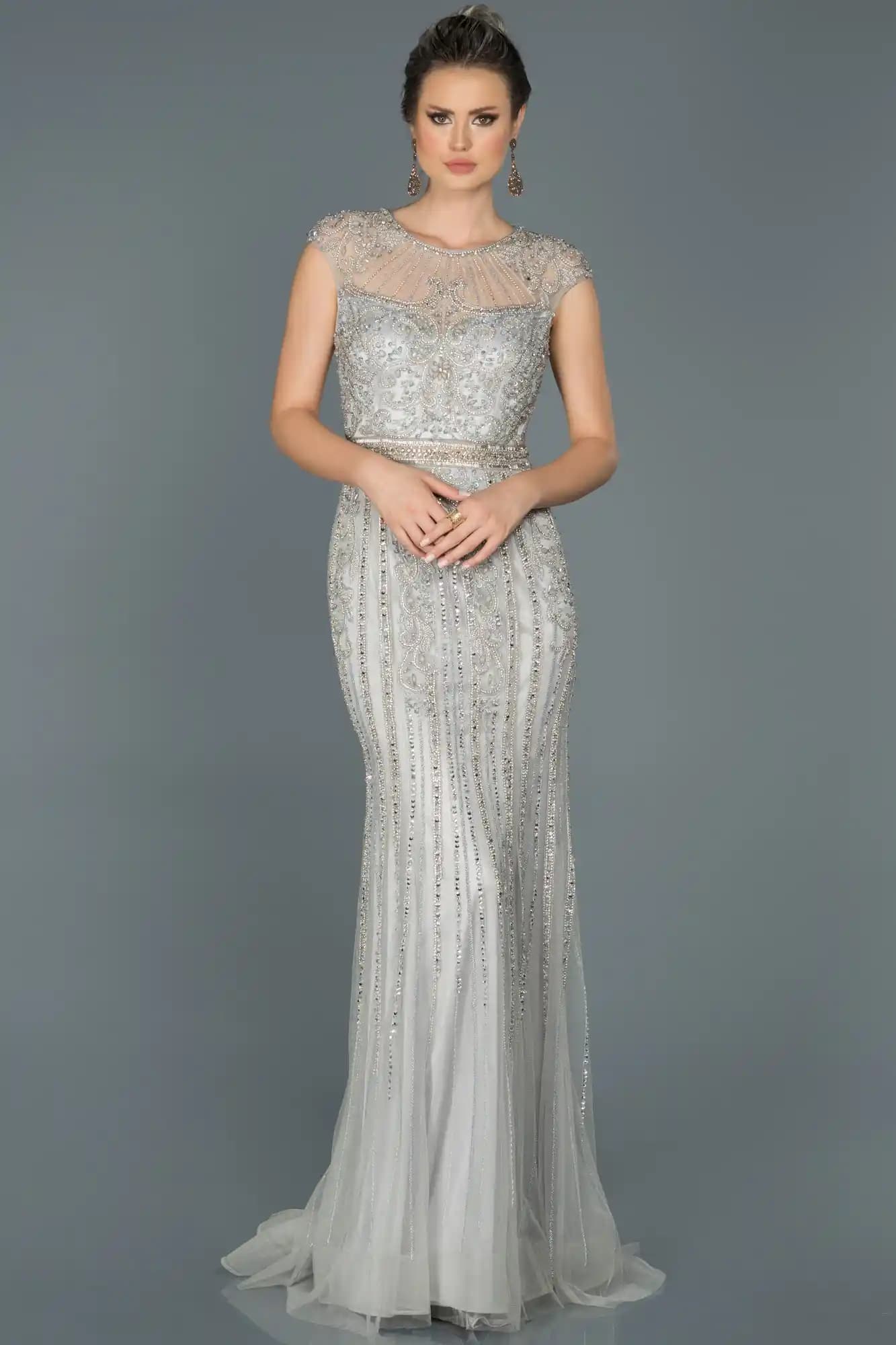 Kadın Gümüş Taş Kaplamalı Abiye Takılar: Zarafet ve Modernlik Bir Arada