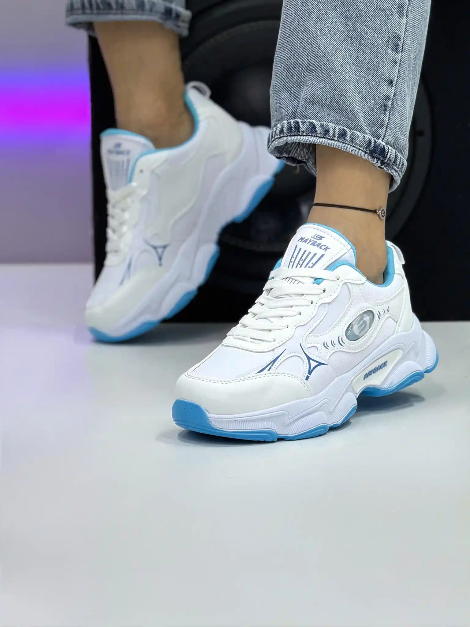 Kadın Günlük Sneaker Seçenekleri: Konfor ve Şıklığı Bir Arada Sunan Modeller