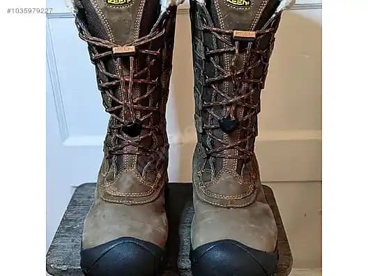 Kadın Kar Botları Modelleri ve Seçim Kriterleri: Soğuk İklimlerde Güvenli ve Şık Ayaklar