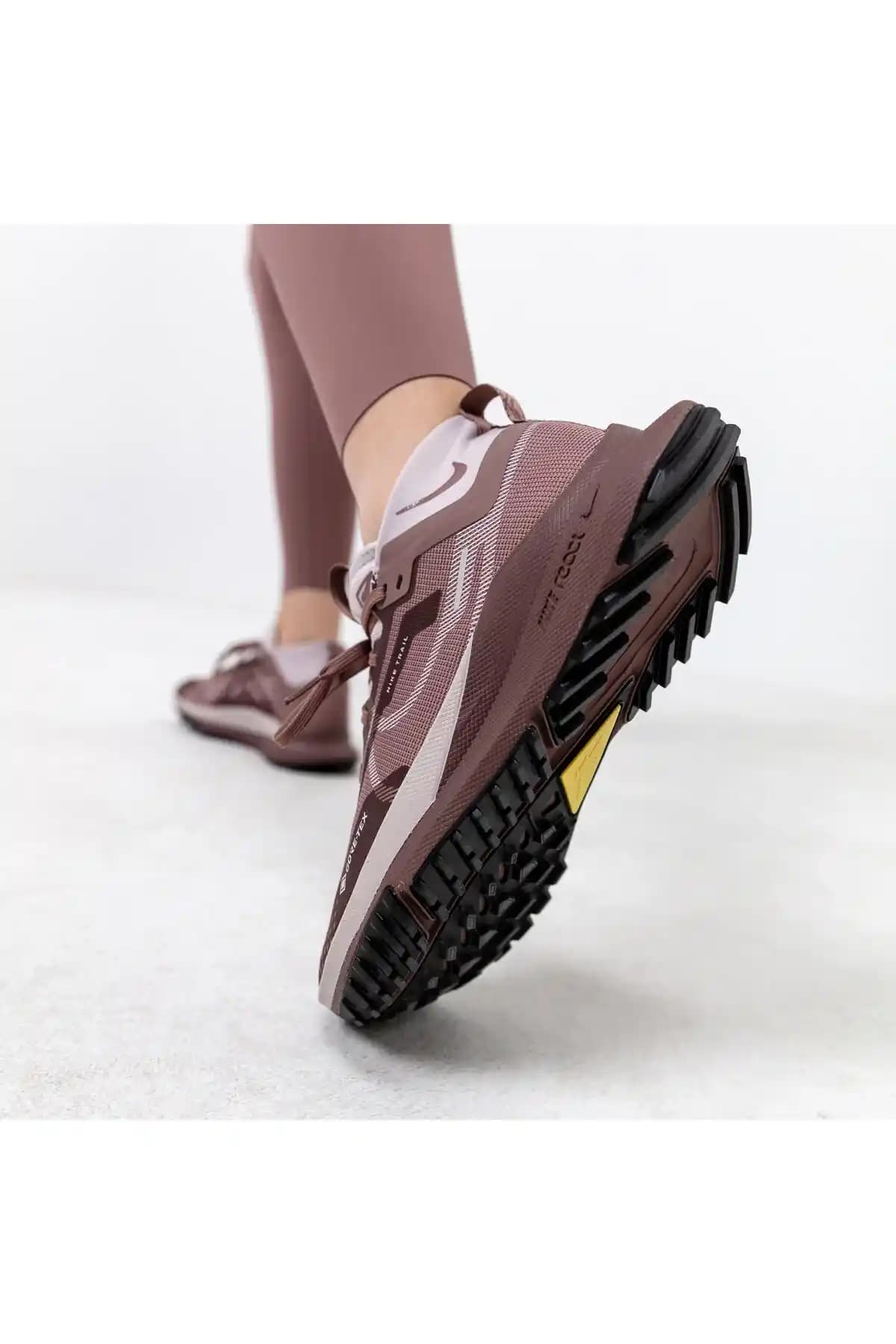 Kadın Koşu Ayakkabılarında Gore-Tex Teknolojisinin Performans ve Konfor Üzerindeki Etkisi