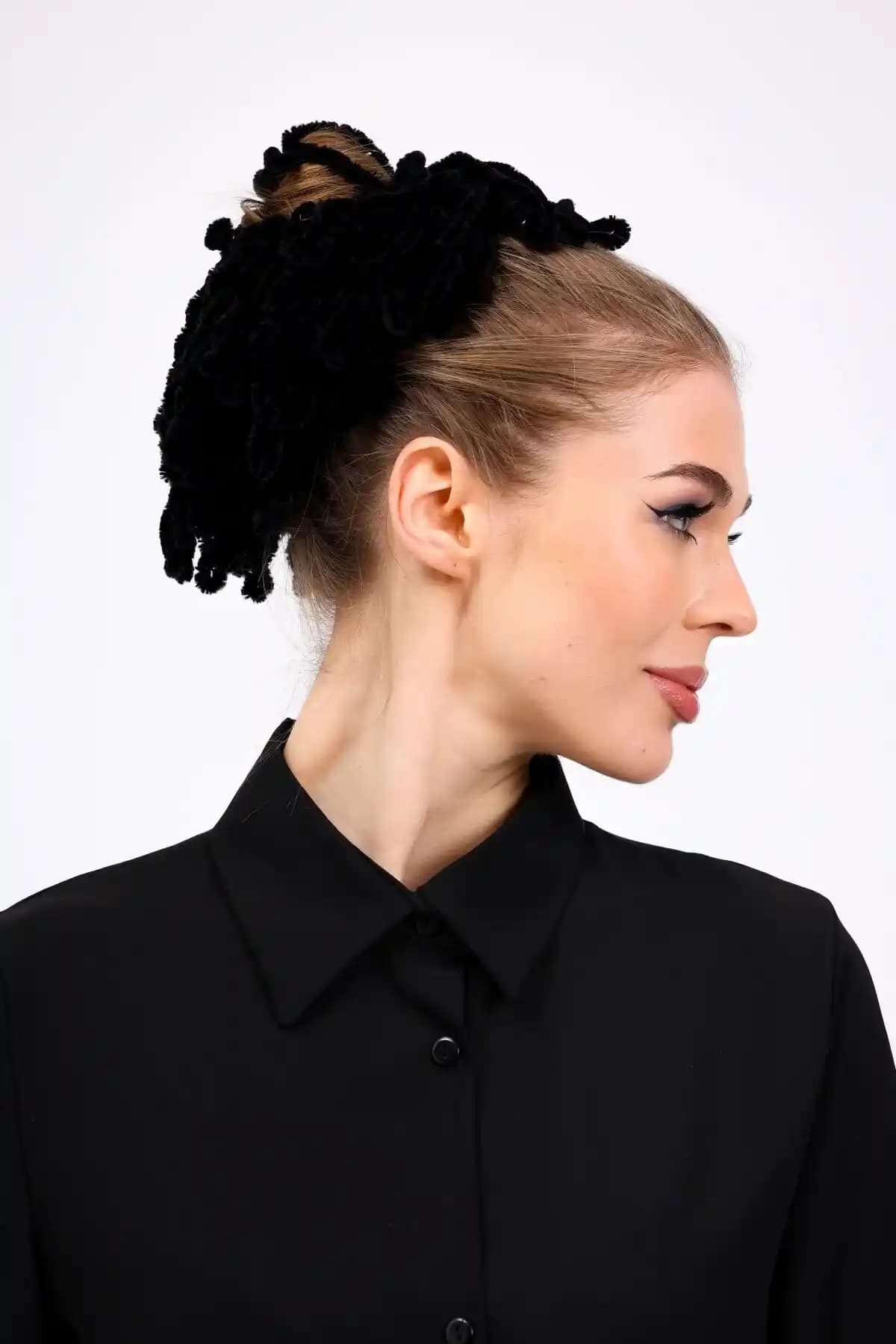 Kadın Modasına Uygun Topuz Tokaları: Şıklık ve Fonksiyonellik Sunan Aksesuarlar