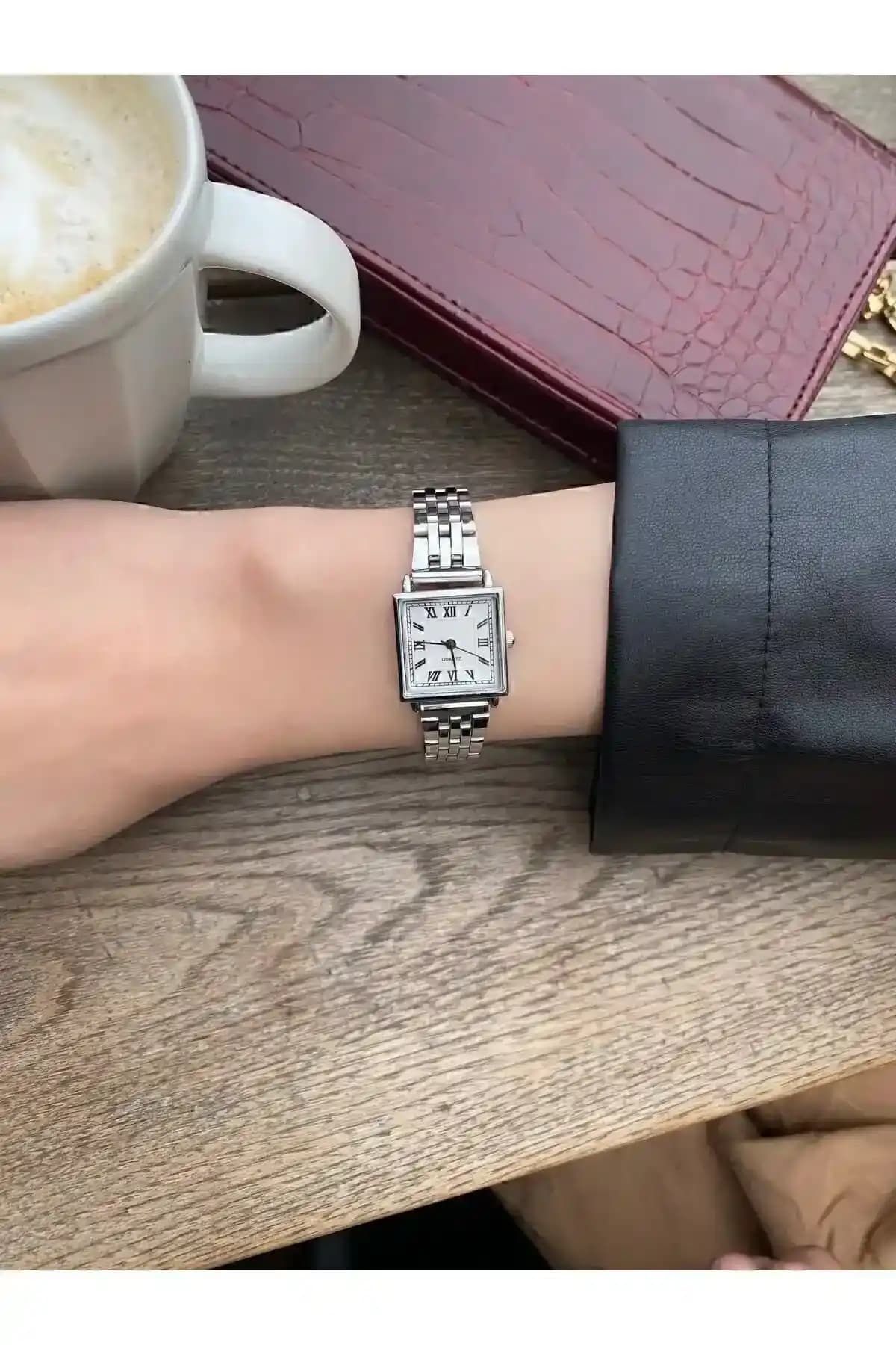 Kadın Saatleri Seçerken Dikkat Edilmesi Gerekenler ve En Uygun Modeller