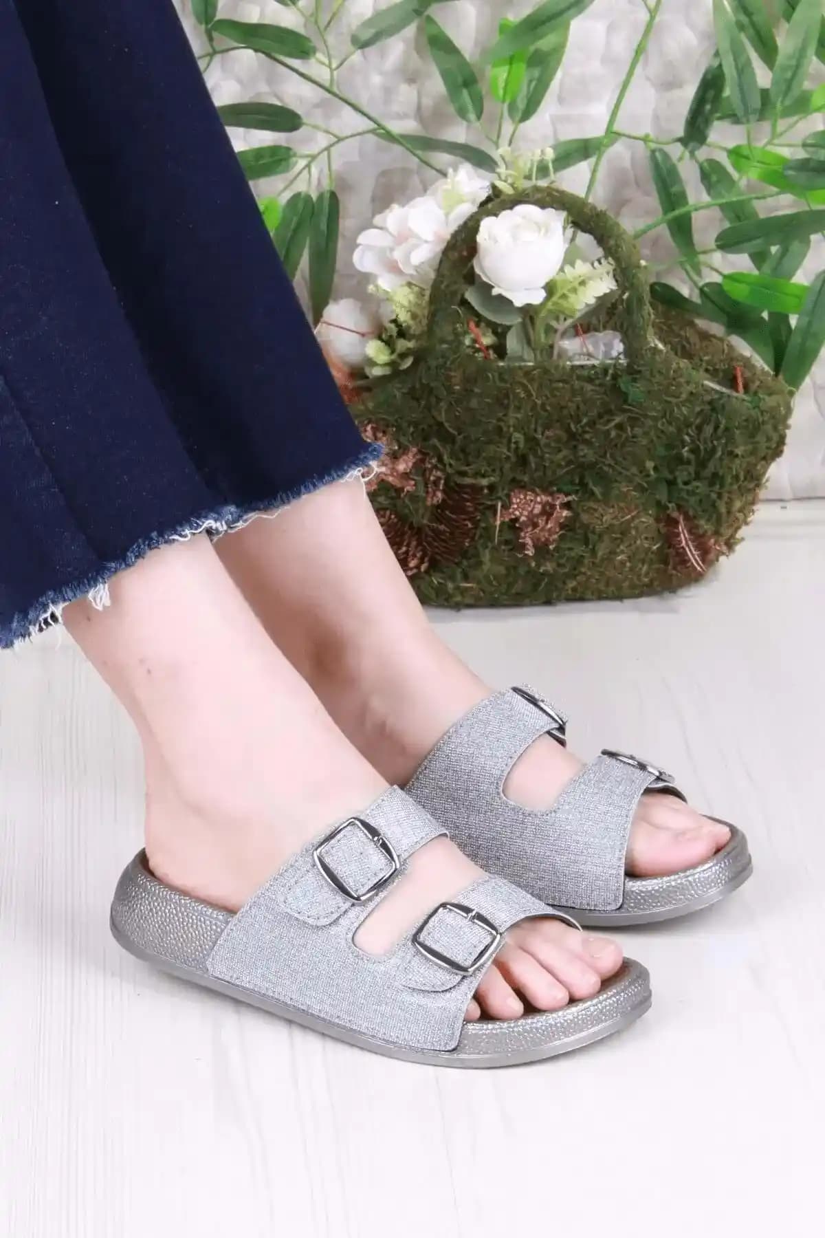 Kadın Terliklerinde Yükseklik ve Konfor Karşılaştırması: Malzeme ve Tasarım Analizi