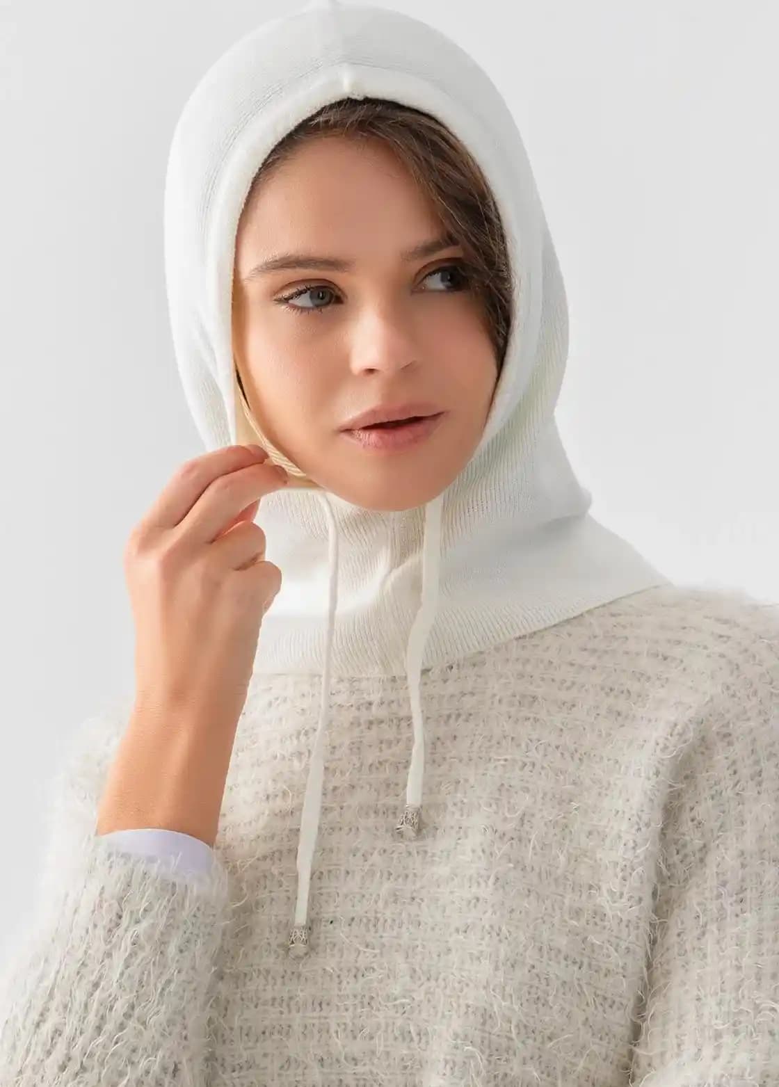 Kadın Triko Bere Modelleri ve Kullanım Alanları: Sıcaklık ve Şıklık Bir Arada