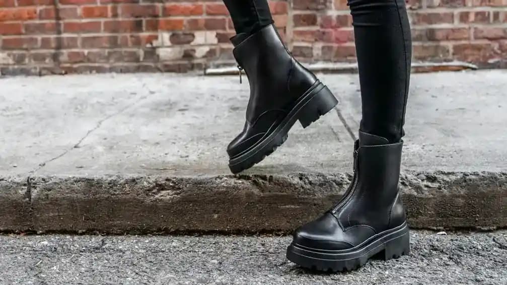 Kadınlar İçin Akıllı Botlar: Moda ve Teknolojinin Buluştuğu Yeni Trendler