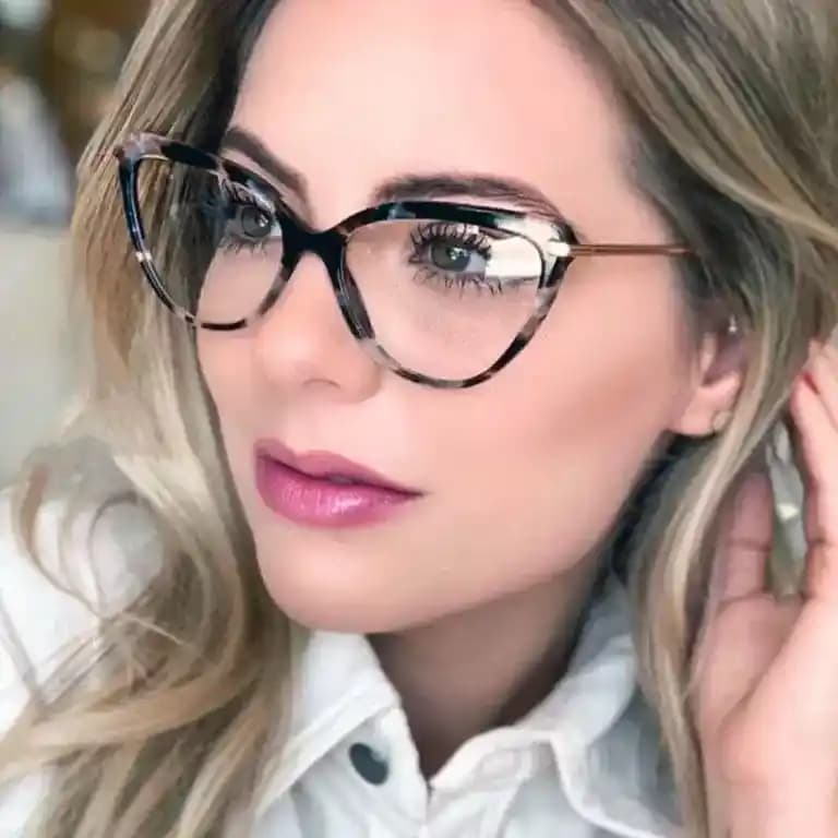 Kadınlar İçin Güncel Moda Gözlük Çerçevesi Trendleri ve Stil Önerileri