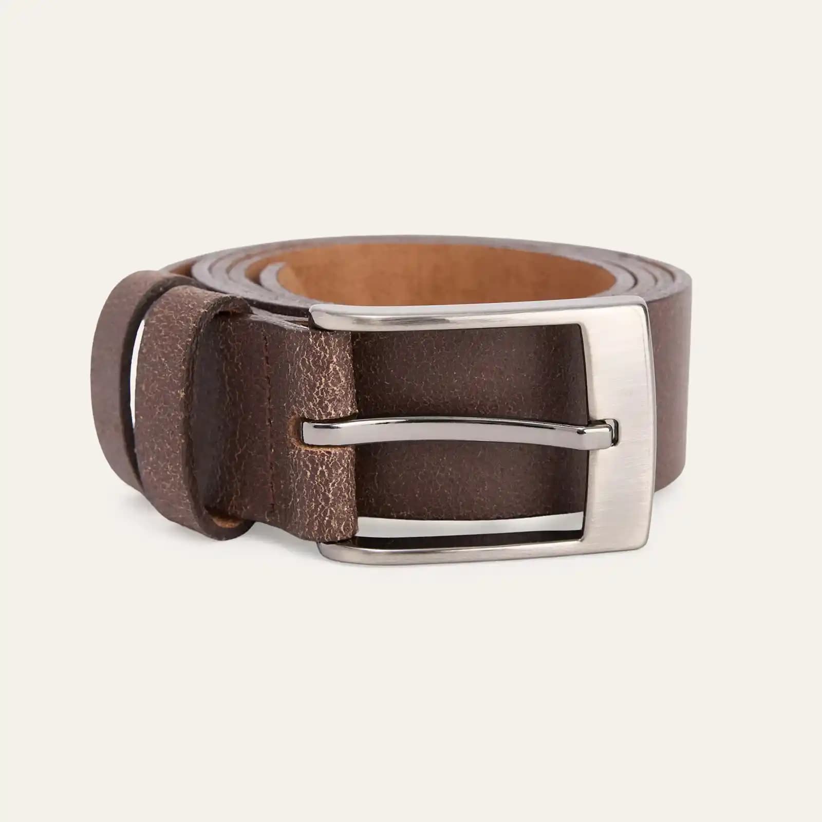 Kadınlar İçin Hakiki Deri Kemerler: Şık ve Dayanıklı Aksesuar Seçenekleri