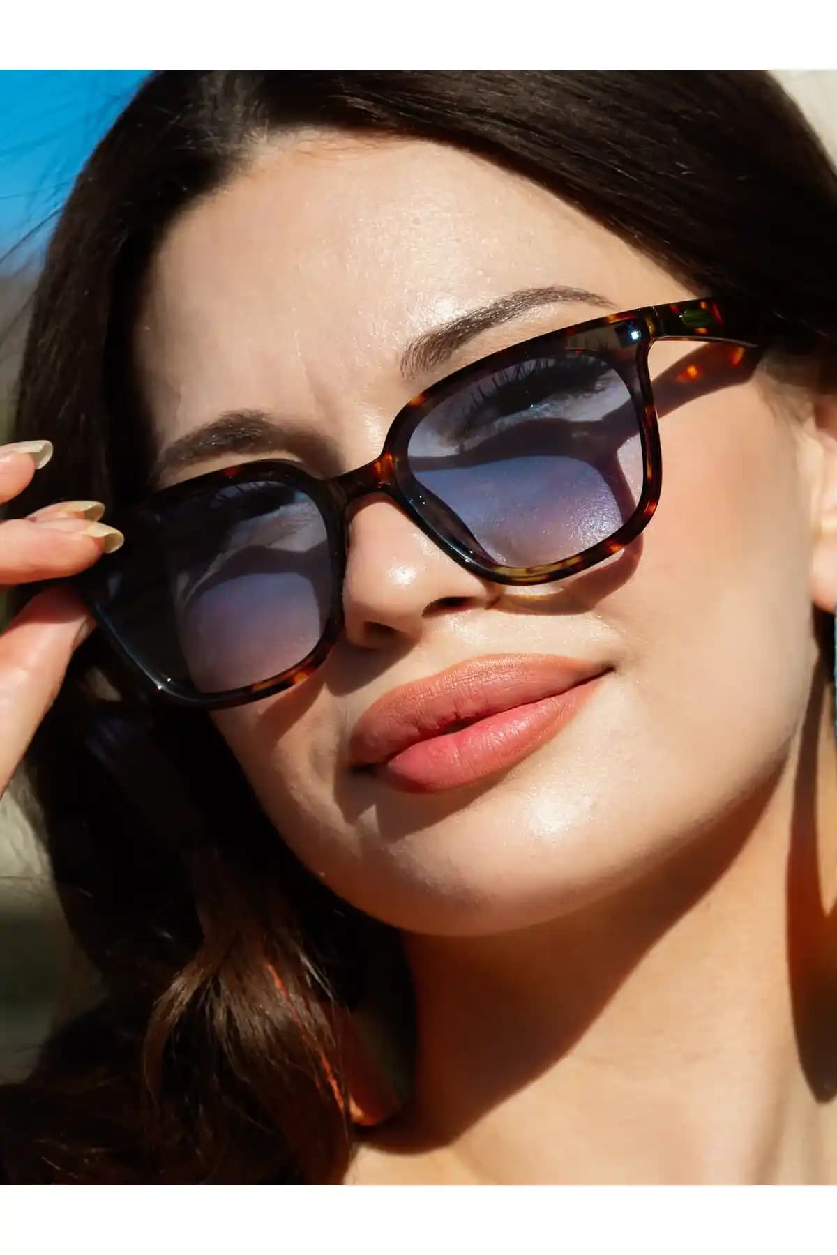 Kadınlar İçin Kemik Çerçeve Güneş Gözlüğü Setleri Estetik ve Fonksiyonellik Bir Arada