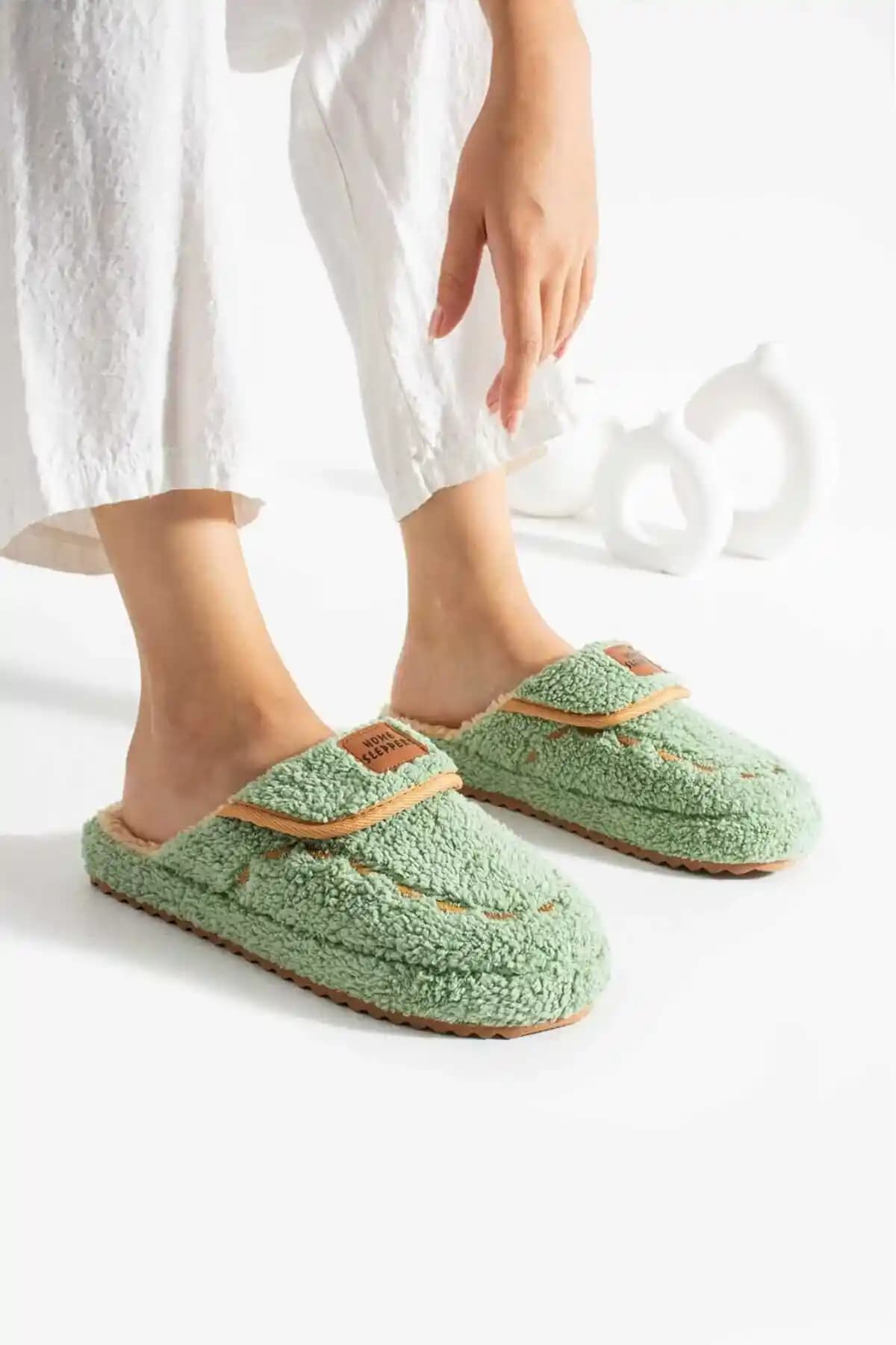 Kadınlar İçin Kışlık Ev Terliği Seçerken Dikkat Edilmesi Gerekenler ve Trendler