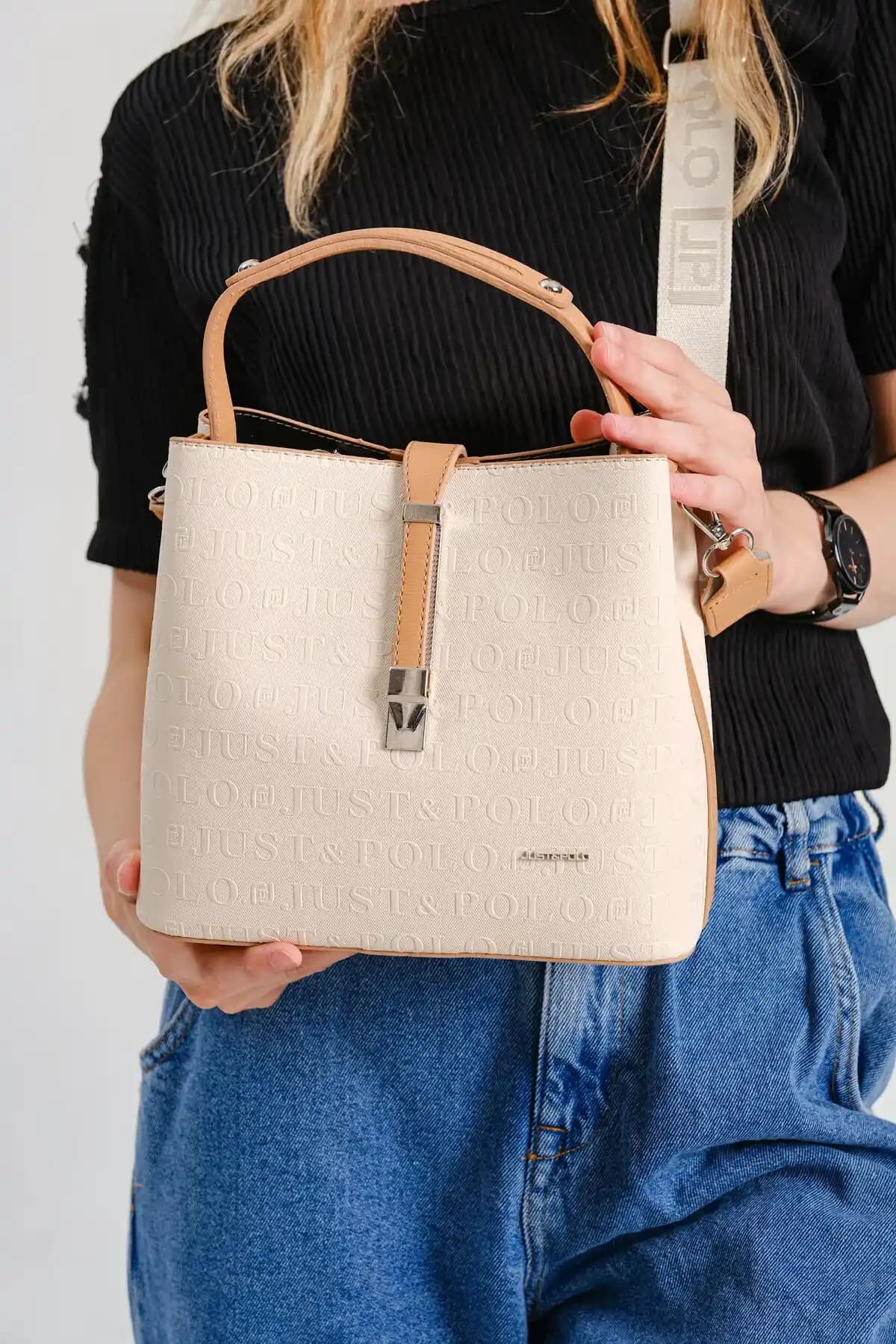 Kadınlar İçin Krem Kapitone Günlük Çanta: Şıklık ve Fonksiyonellik Bir Arada