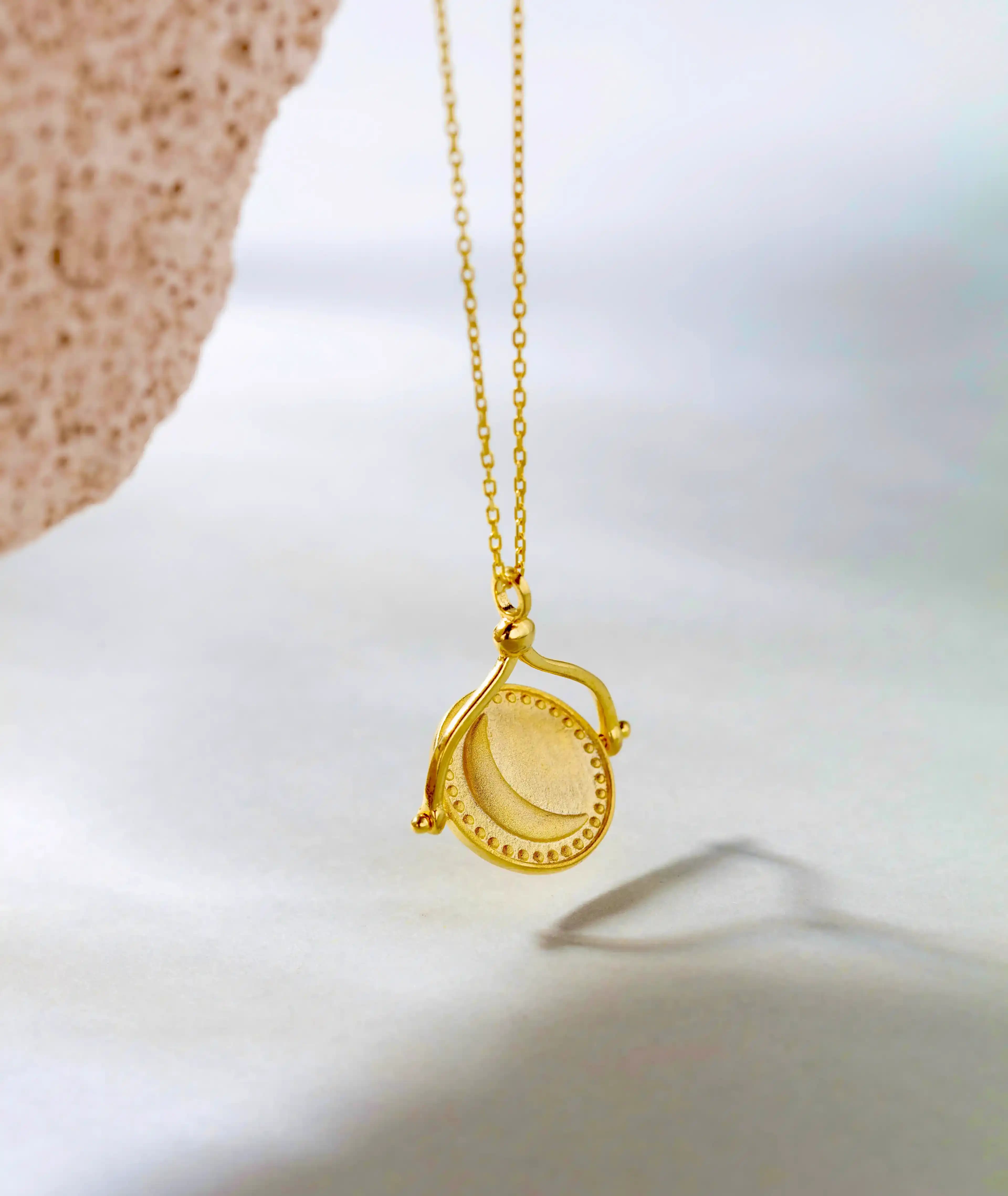 Kadınlar İçin Modern ve Anlamlı Şık Kolye Modelleri Kişisel Tarzı Yansıtmanın Yolu