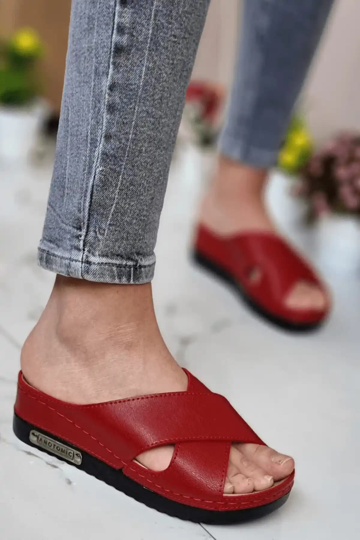 Kadınlar İçin Neon Renkli Şık ve Sağlıklı Terlikler Günümüz Trendleri ve Özellikleri