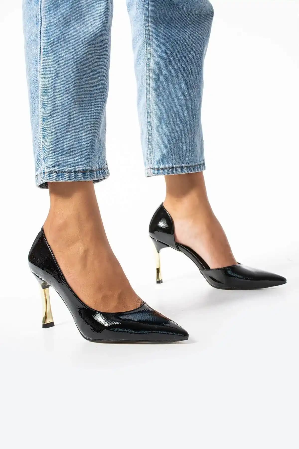 Kadınlar İçin Rugan Topuklu Ayakkabılar: Şıklık ve Fonksiyonellik Bir Arada