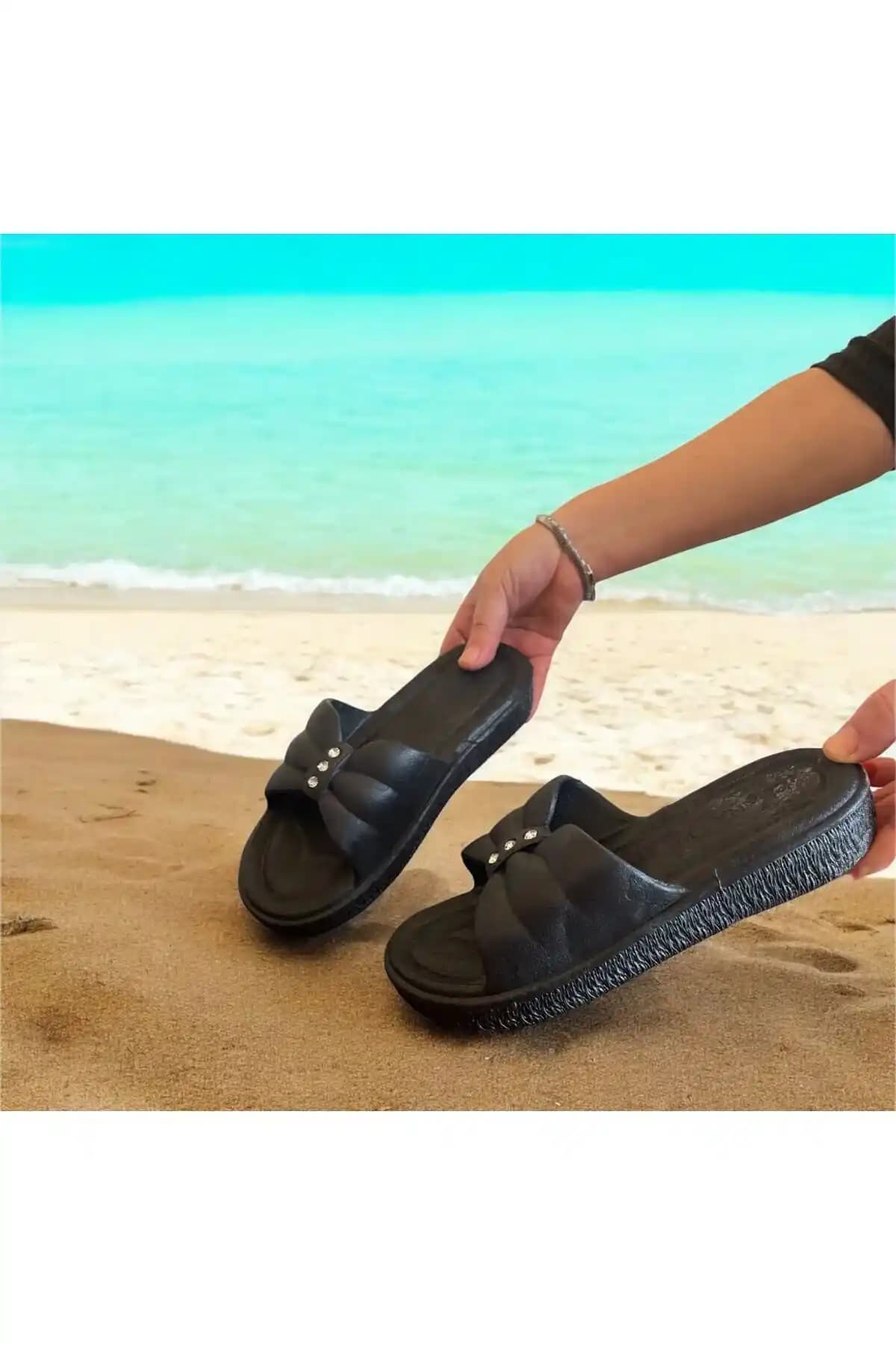 Kadınlar için şık ve kaymaz tabanlı plaj terlikleri güvenlik ve estetiği bir arada sunar
