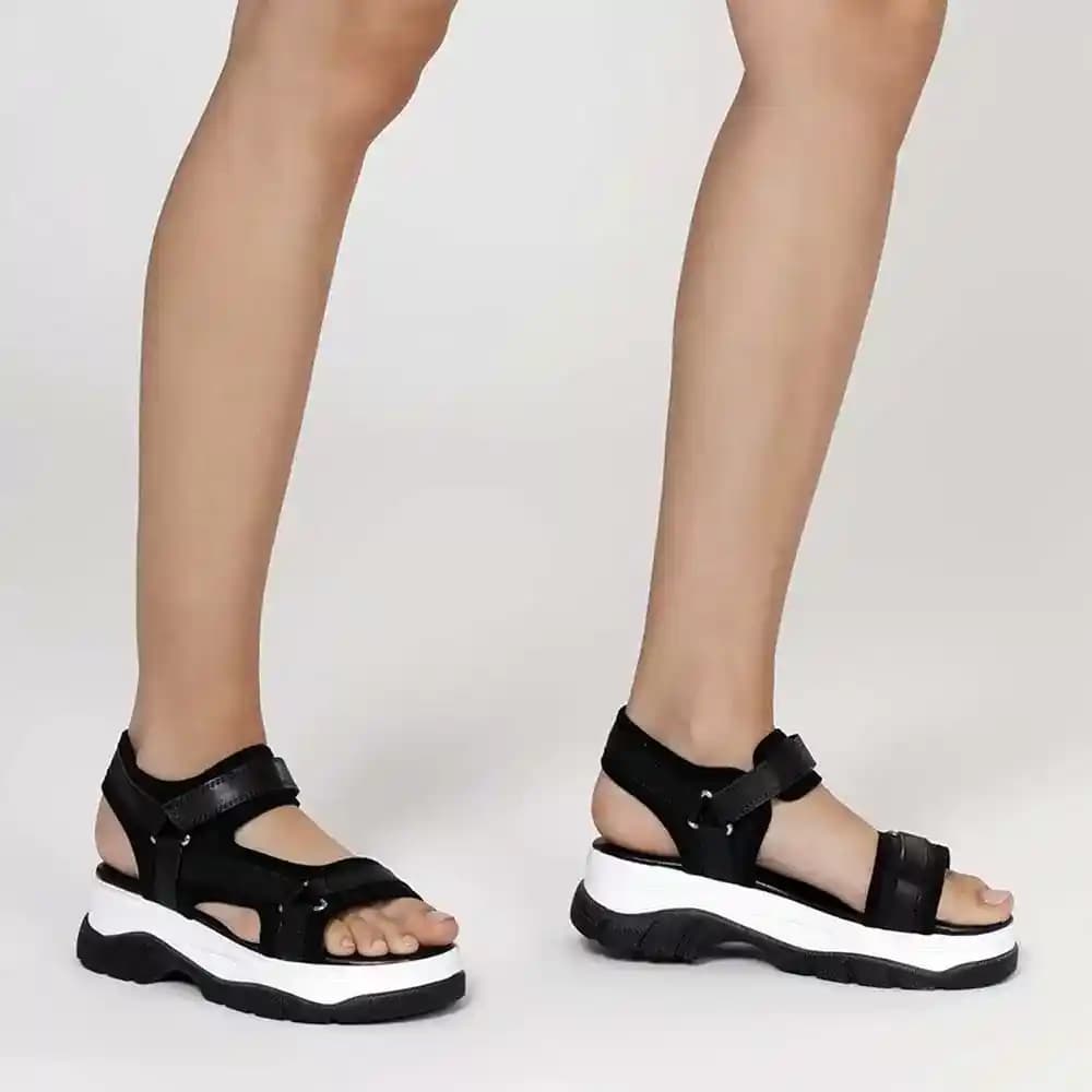 Kadınlar İçin Şık ve Rahat Spor Sandalet Modelleri ve Kullanım İpuçları