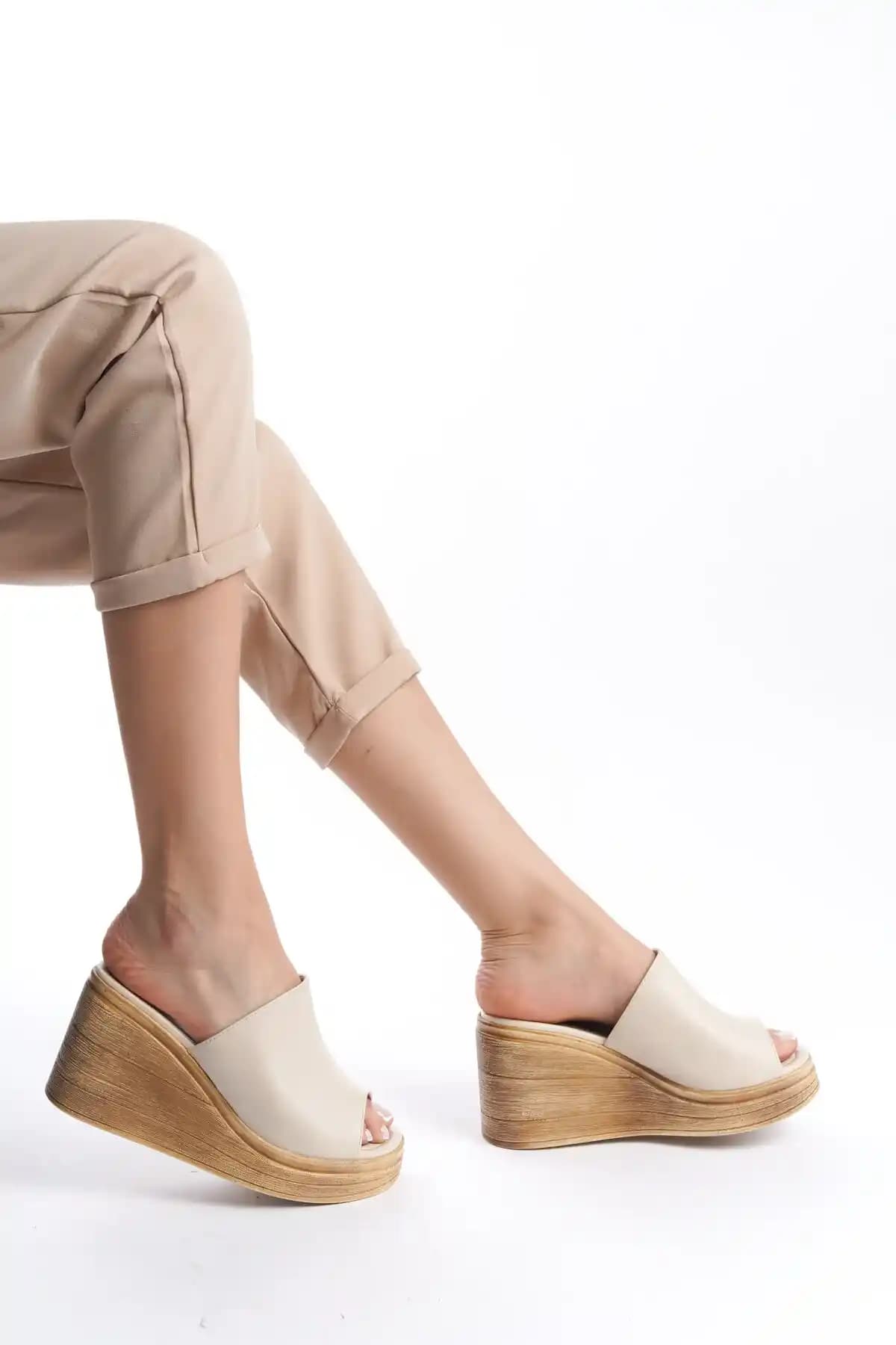 Kadınlar İçin Şık ve Rahat Topuk Dikenine Karşı Tasarlanmış Terlikler