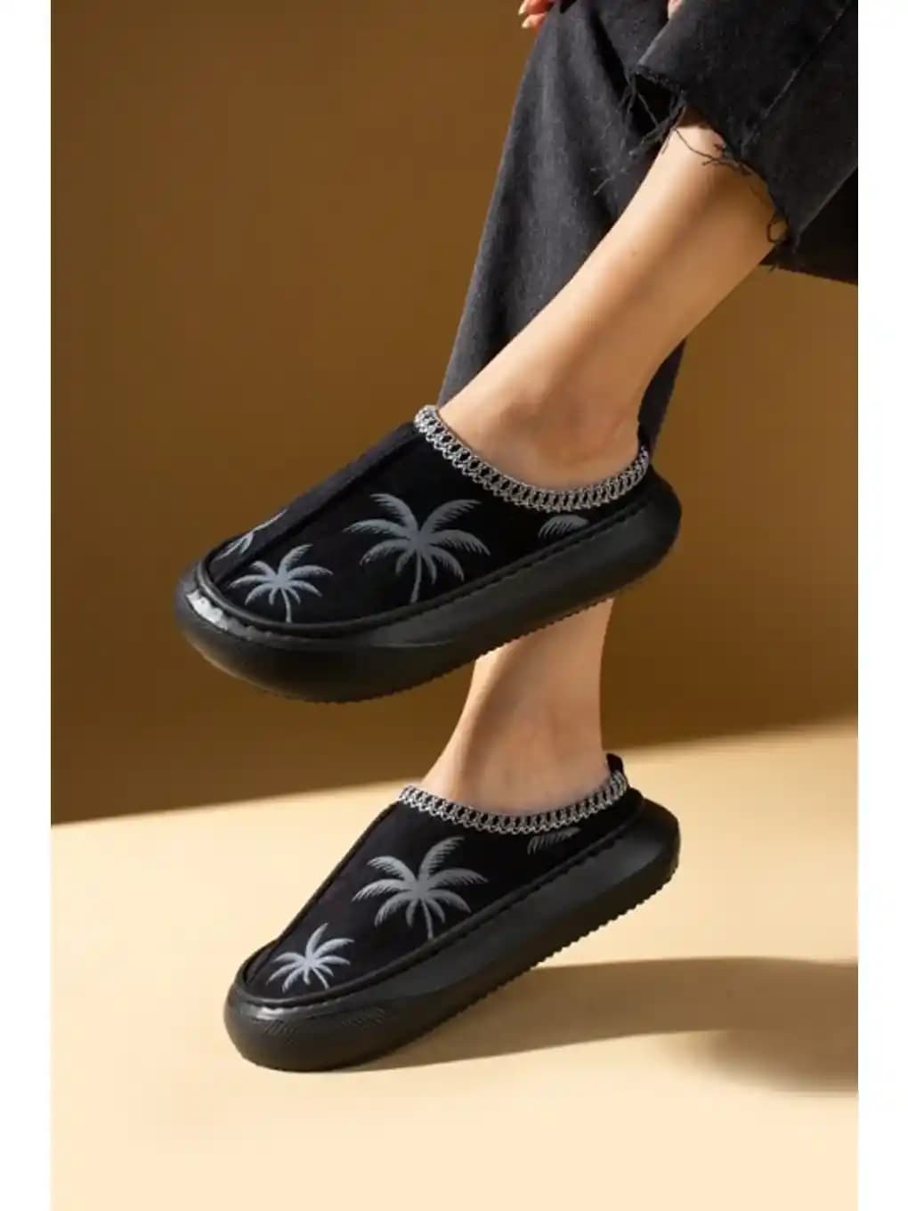 Kadınlar için soğuk havalarda konfor ve güvenlik sağlayan ev terliği seçenekleri