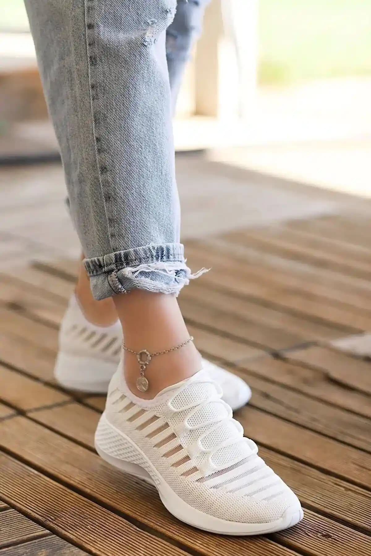 Kadınlar İçin Spor Ayakkabılarında Rahatlık ve Sıkılık: Modeller ve Özellikler