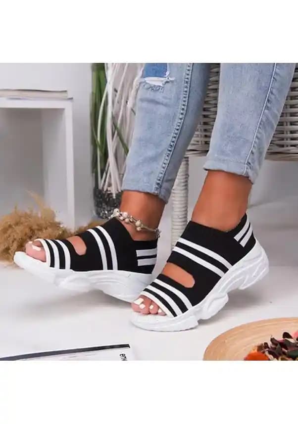 Kadınlar İçin Spor Sandaletler: Konfor ve Şıklığın Mükemmel Buluşması