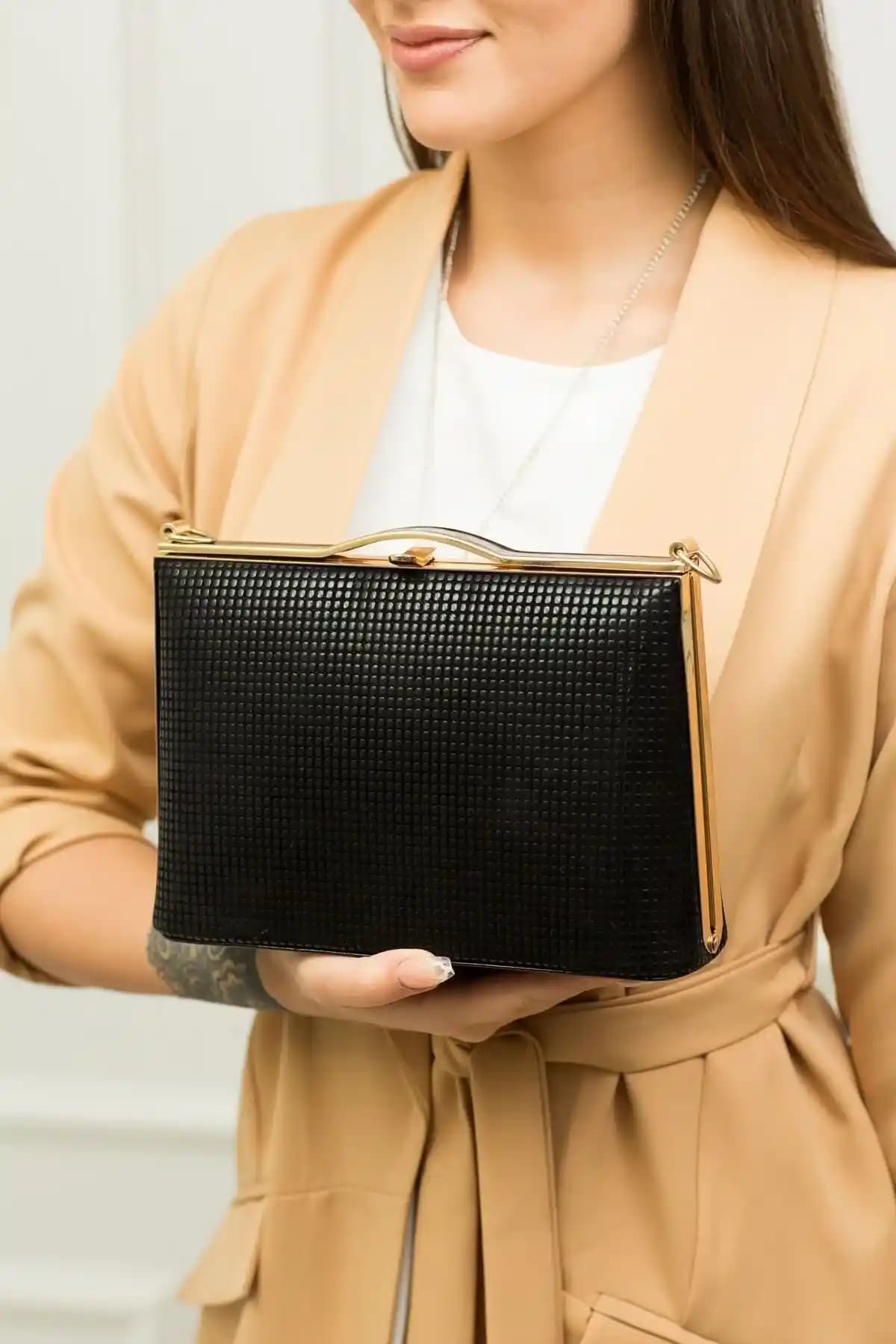 Kadınlar İçin Zarif Portföy Çanta Seçenekleri ve Güncel Trendler Hakkında Bilgi