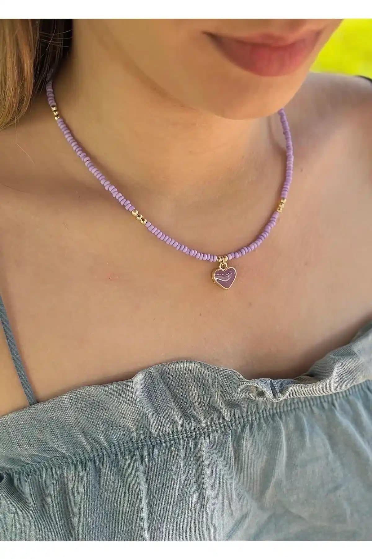 Kalp Figürlü Lila Kolye Aksesuarları: Moda ve Anlam Derinliği Üzerine Bir İnceleme